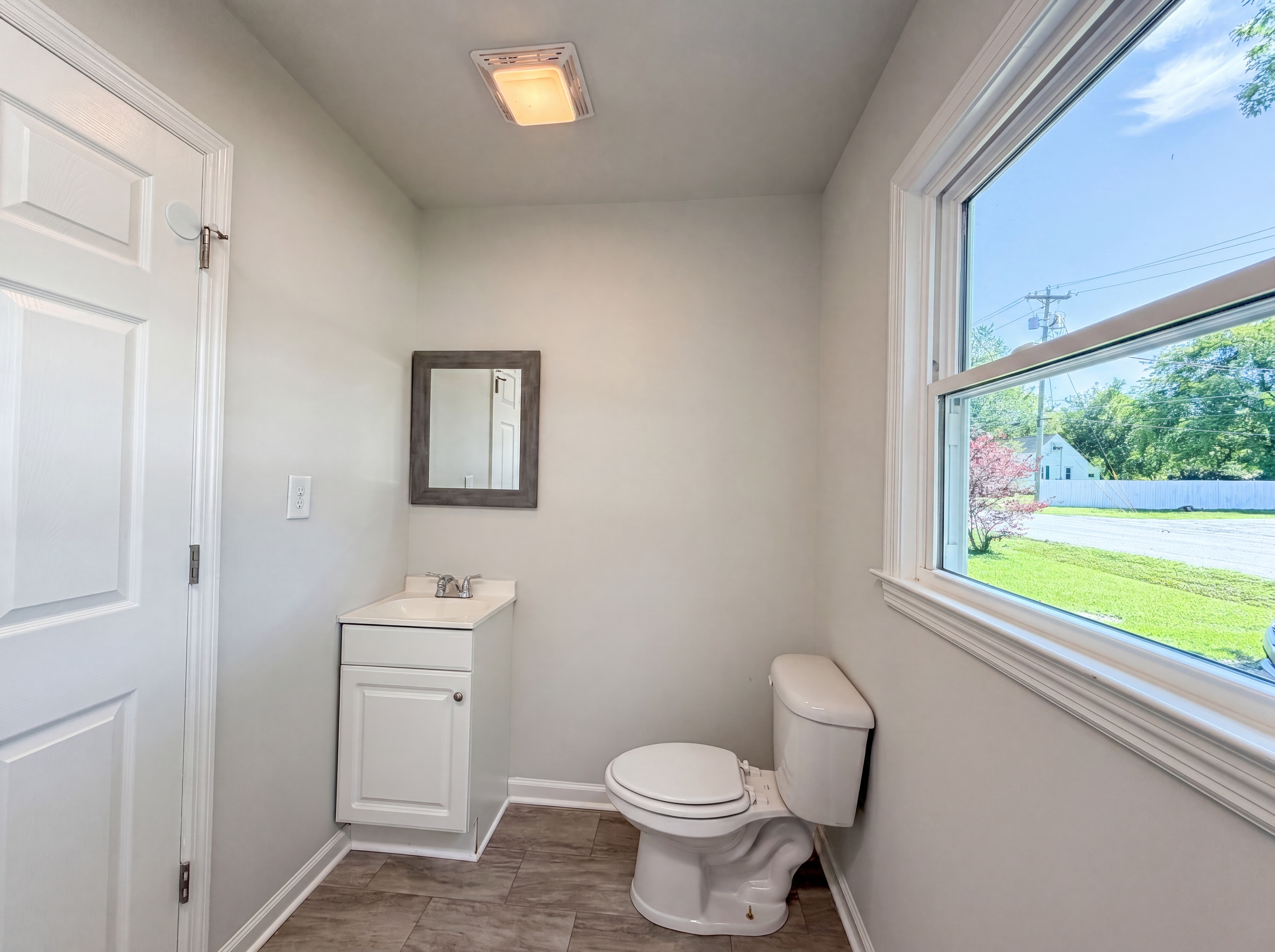 Photo 13 of 19 of 1036 E Commerce St, Lewisburg, TN