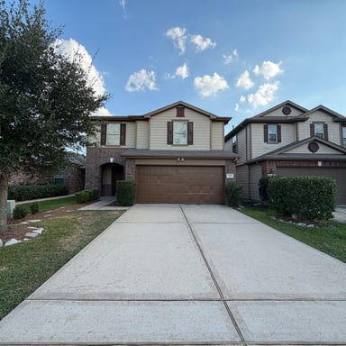 Property photo 1 of 15835 Copper Oak Ln