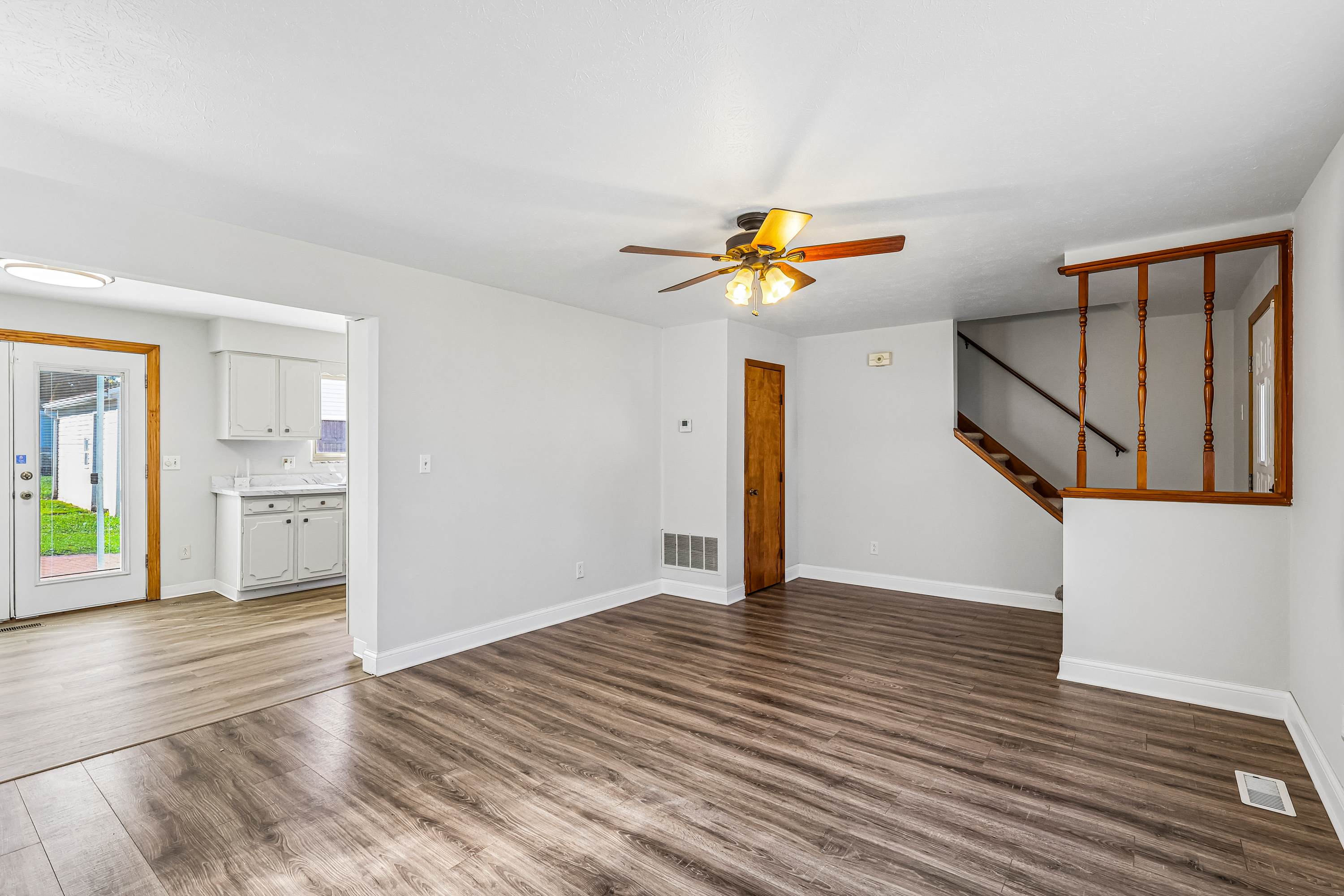 Photo 5 of 31 of 234 Paxton Rd, Eastlake, OH