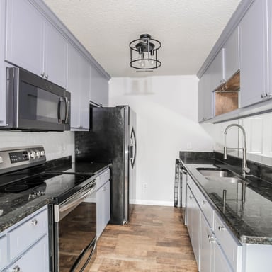 Property photo 2 of 4765 Primrose Pl