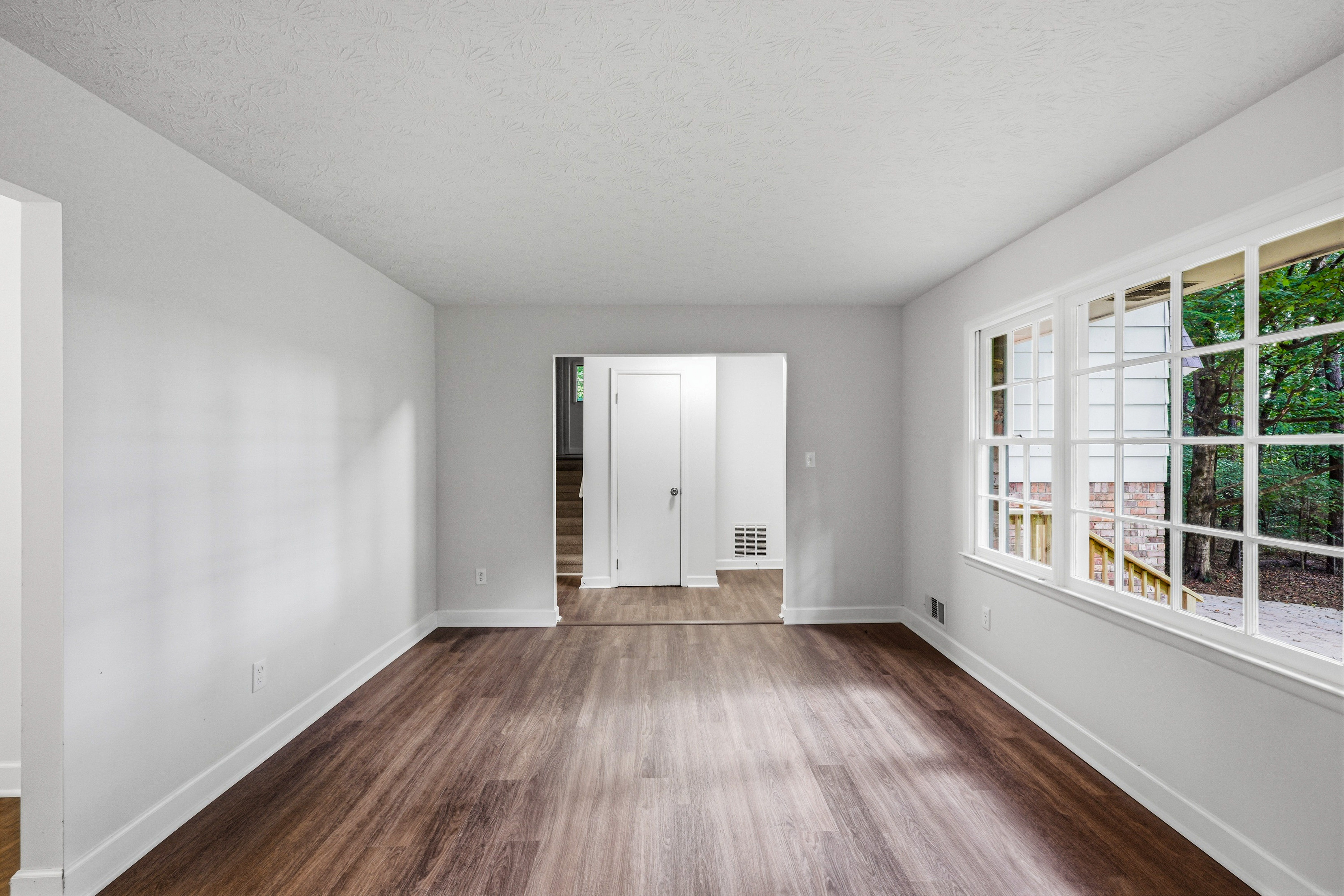 Photo 6 of 29 of 7052 Lodgepole Dr, Morrow, GA