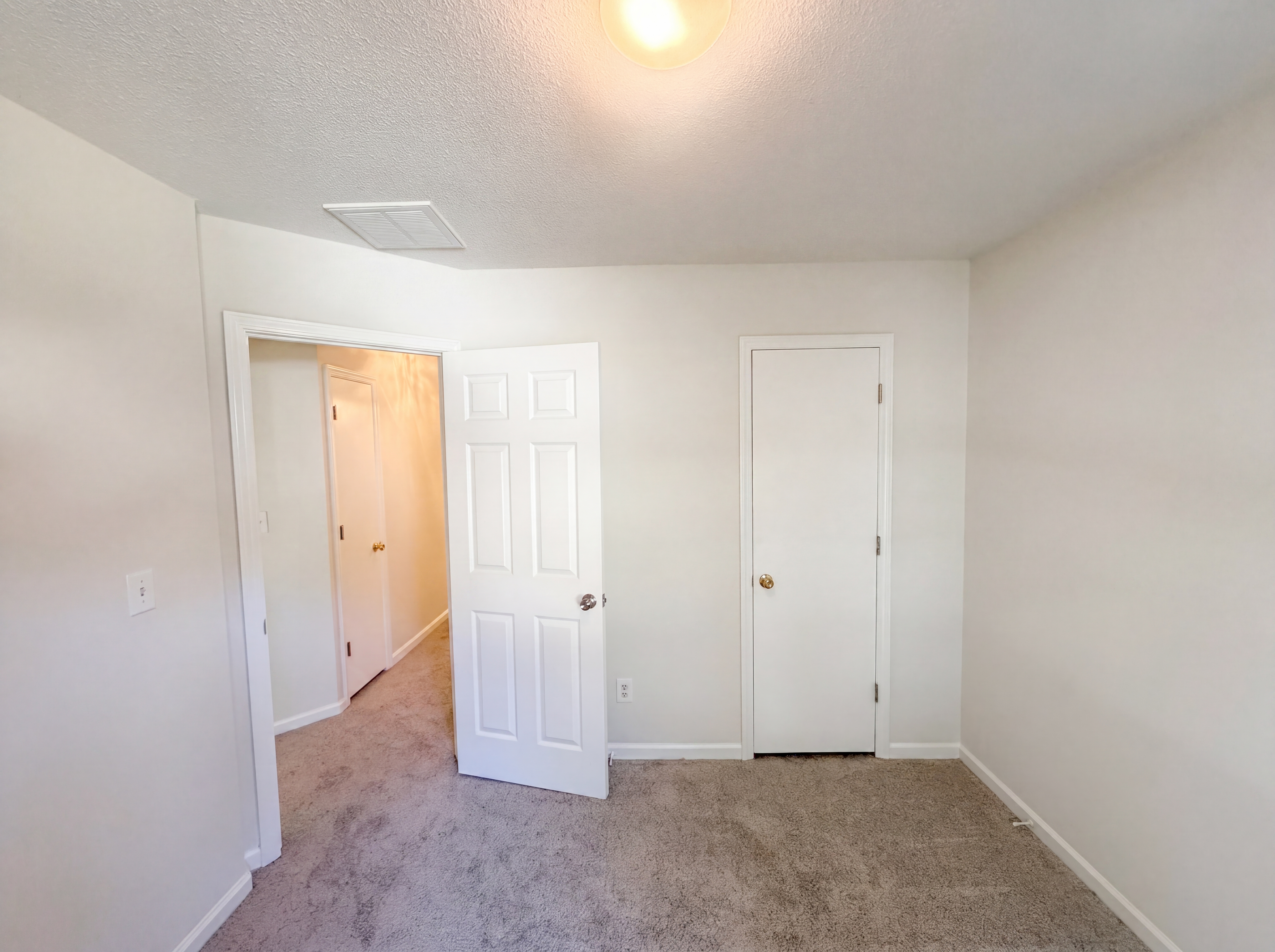 Photo 11 of 21 of 4234 Nestleway Ct, Greensboro, NC