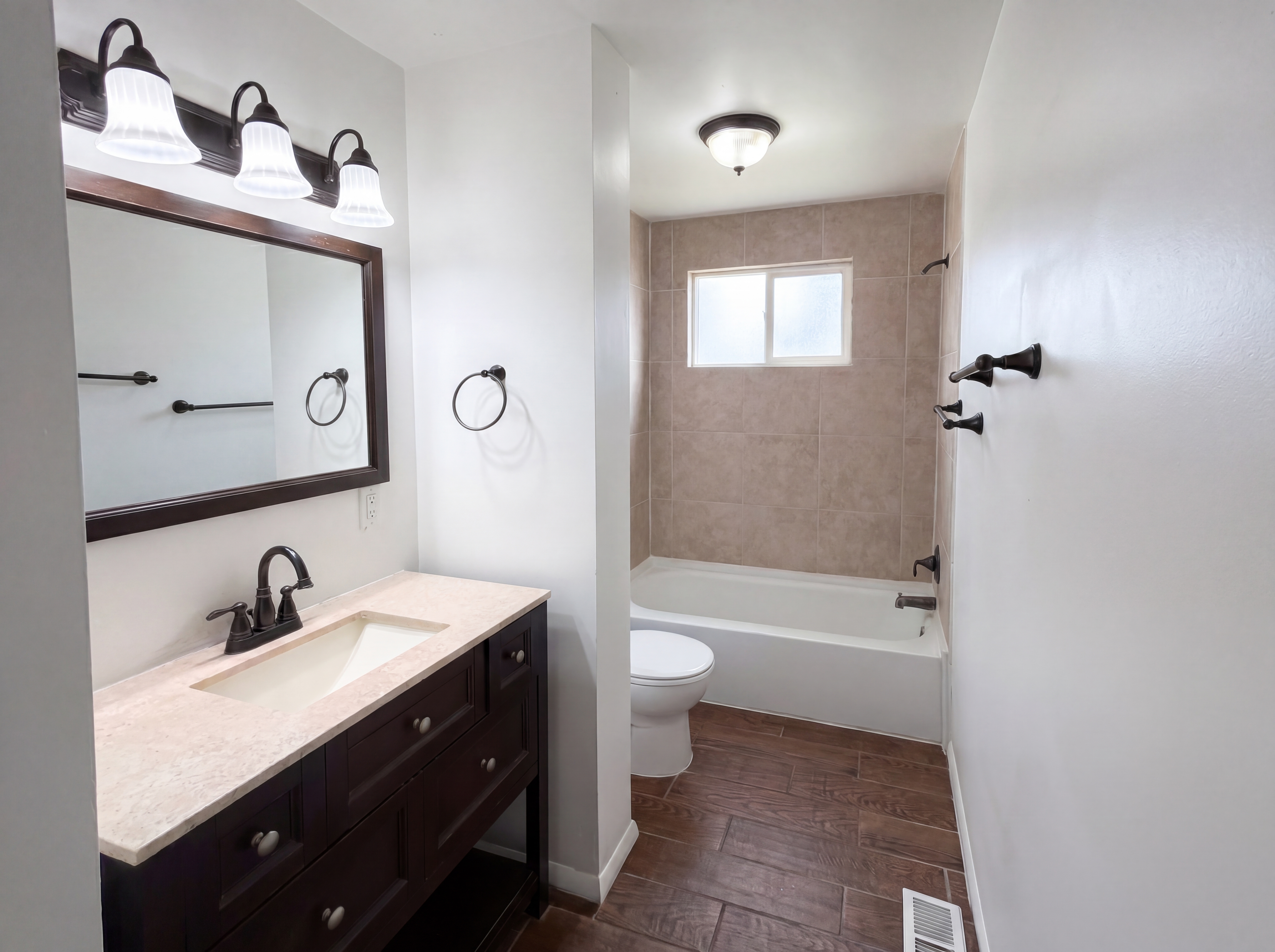 Photo 6 of 21 of 408 N 1500 W, Clinton, UT