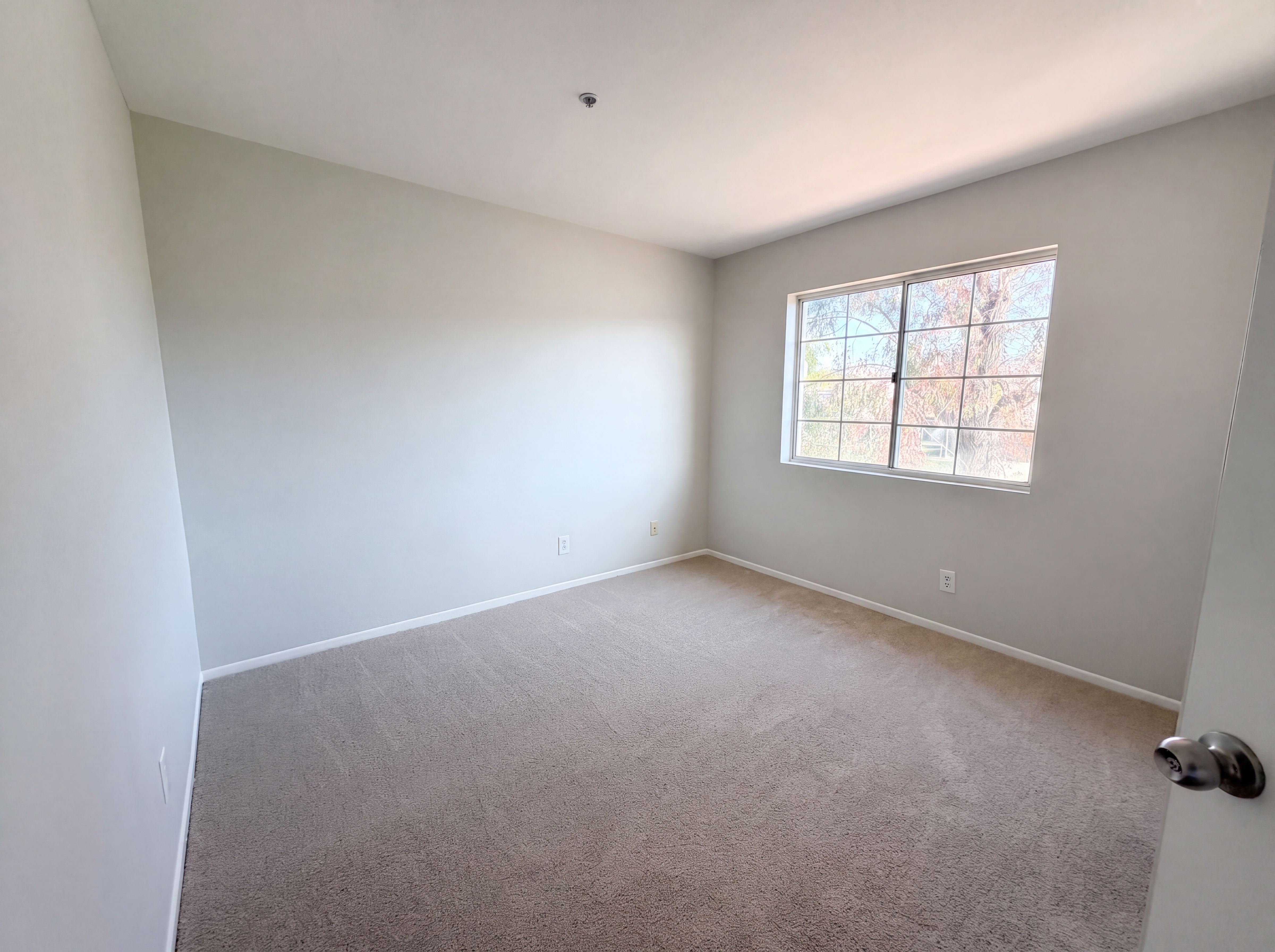 Photo 11 of 23 of 2565 W Fairview Dr, Rialto, CA