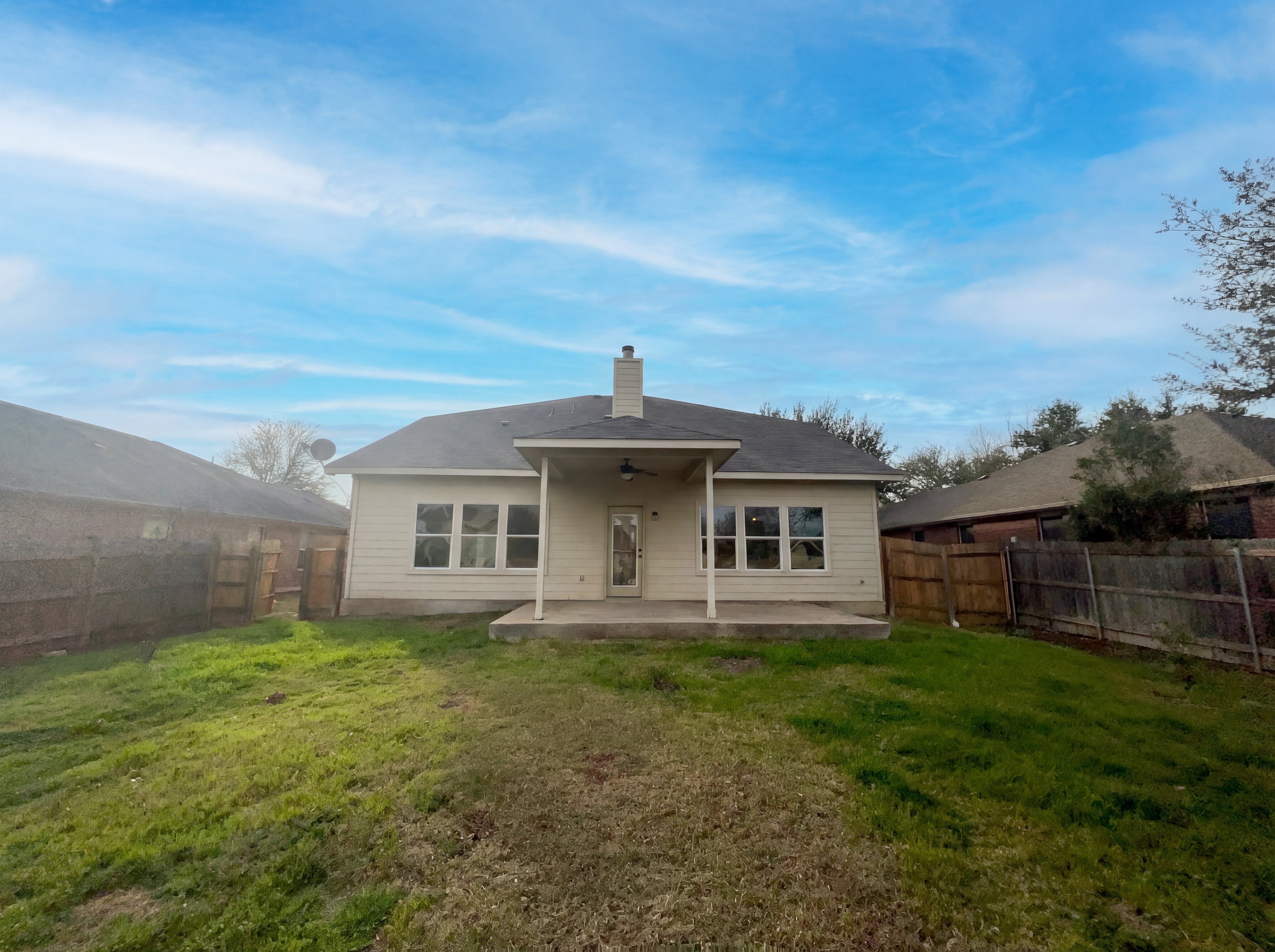 Photo 23 of 26 of 128 Inman Dr, Hutto, TX