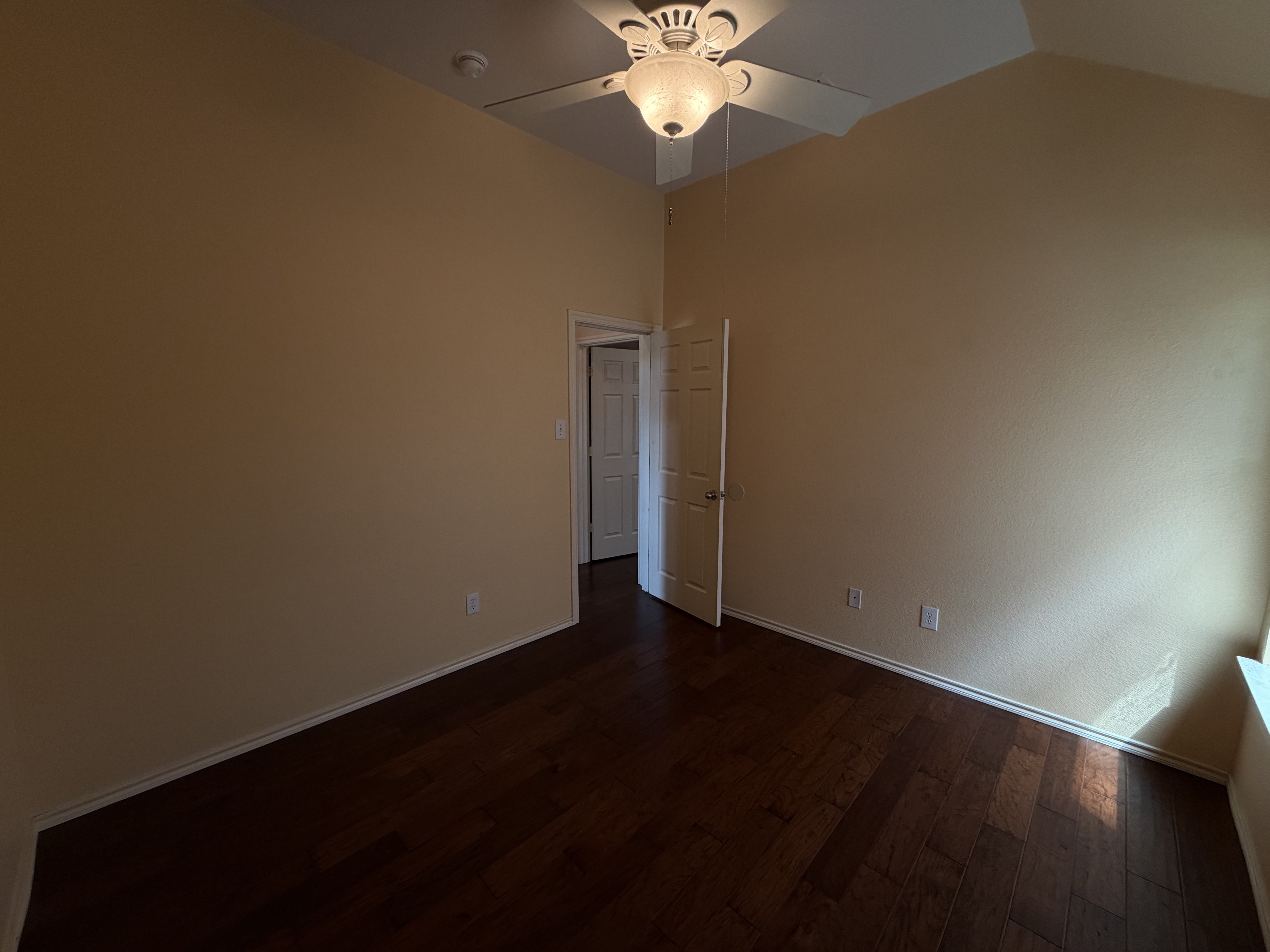 Photo 11 of 20 of 1213 Whitecreek Dr, Glenn Heights, TX