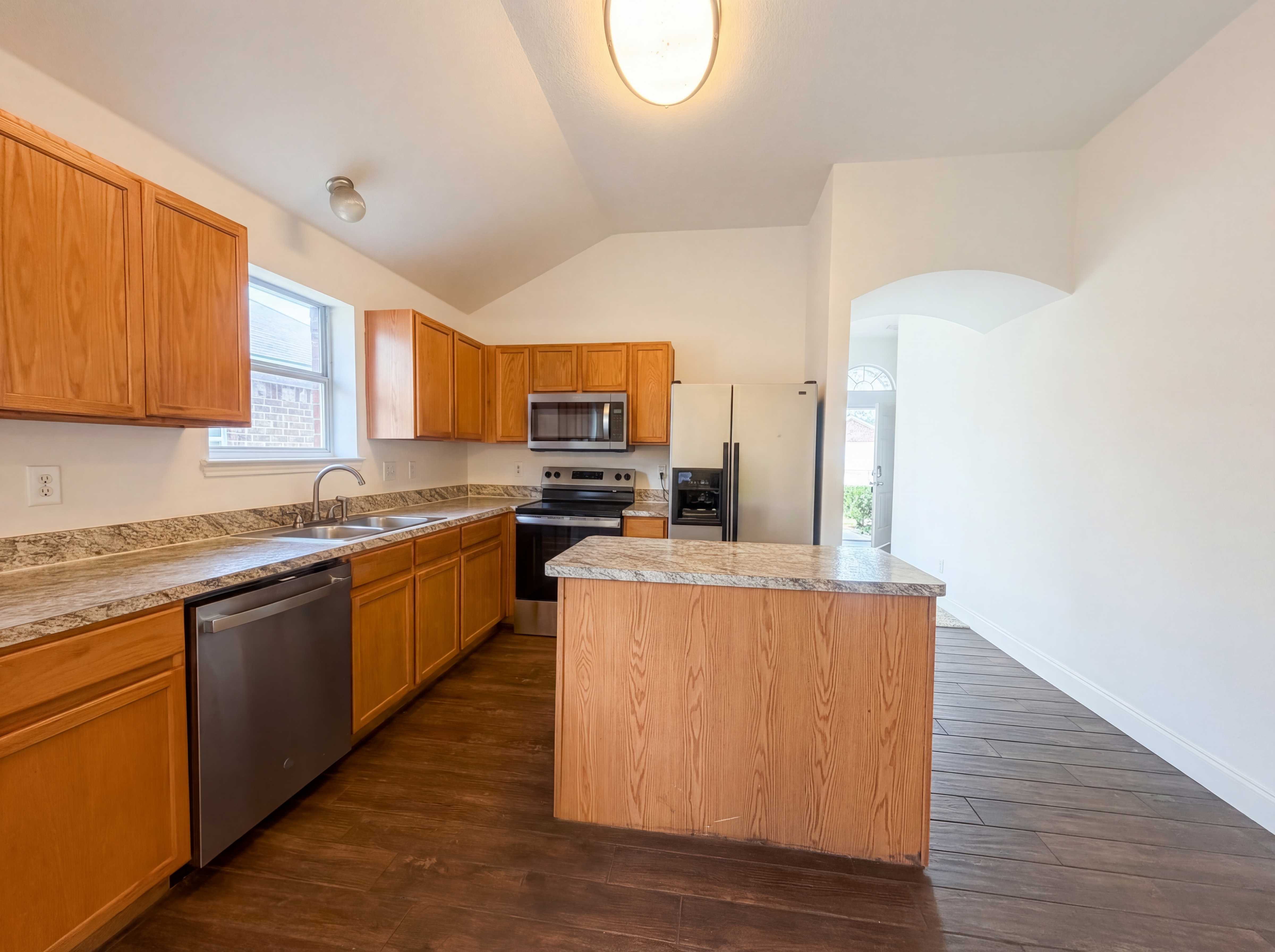 Photo 2 of 19 of 2563 Taos Dr, Grand Prairie, TX