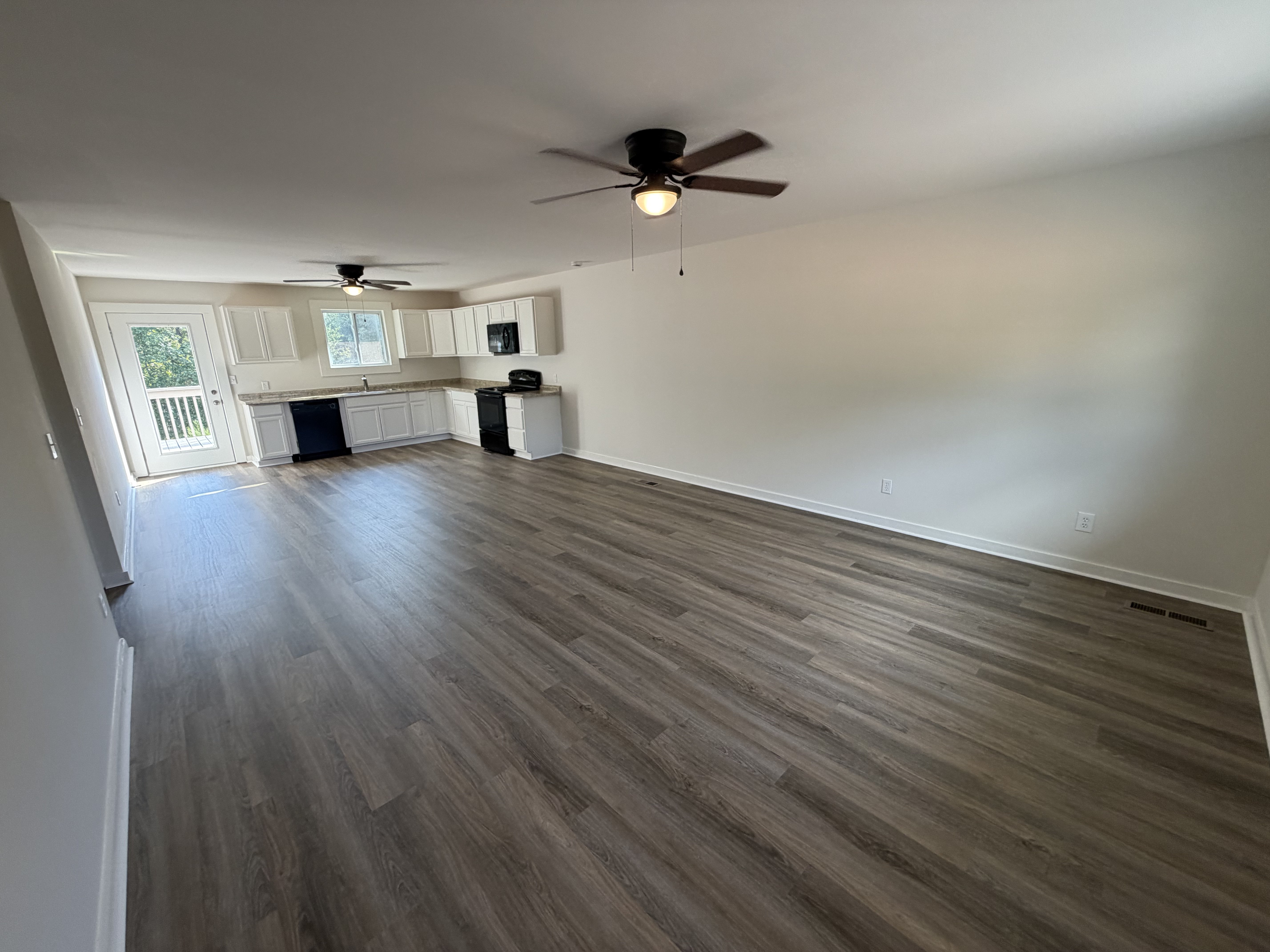 Photo 3 of 41 of 204 Jim Grizzle Rd, Royston, GA