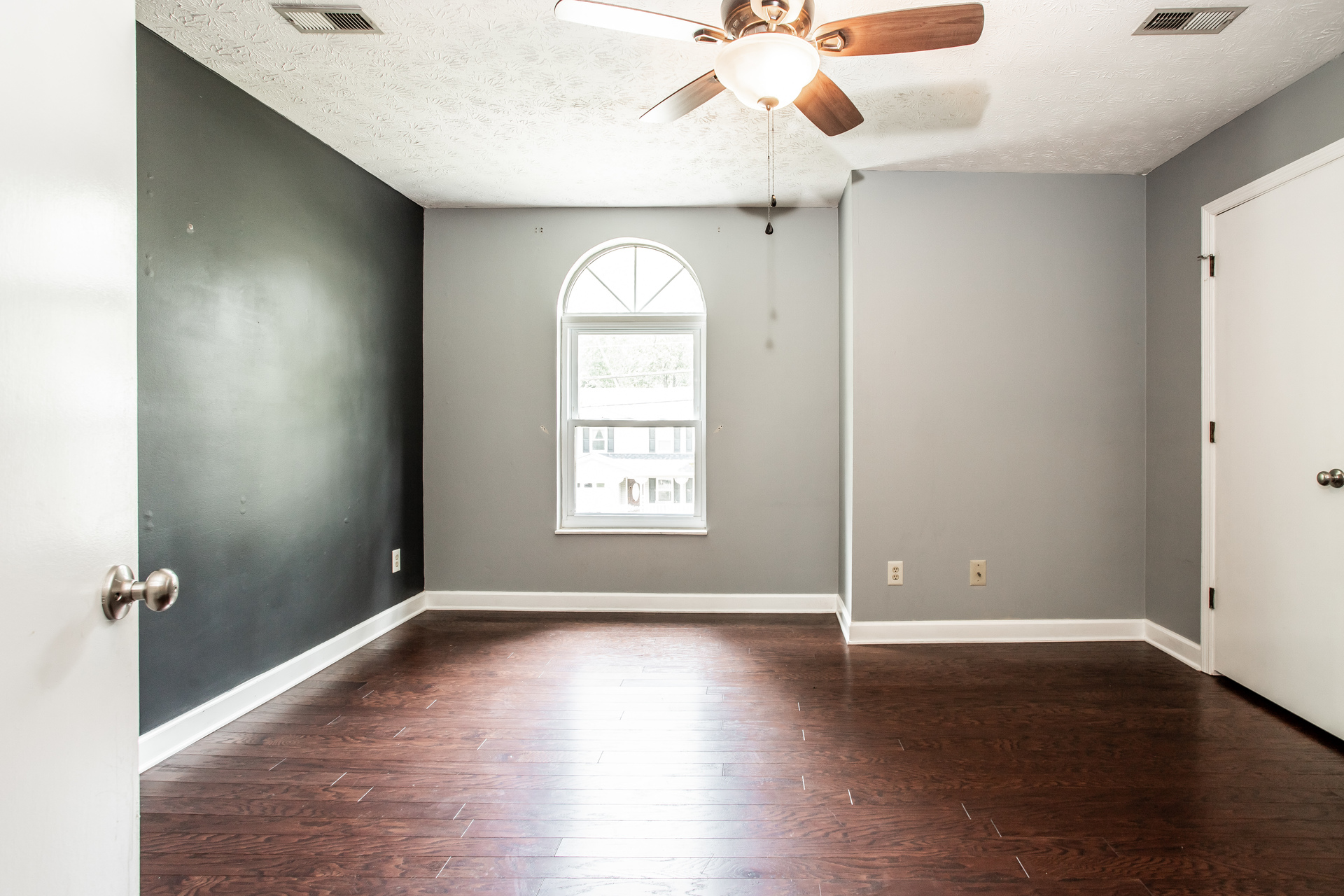 Photo 4 of 21 of 6009 Woodbark Trce, Knoxville, TN