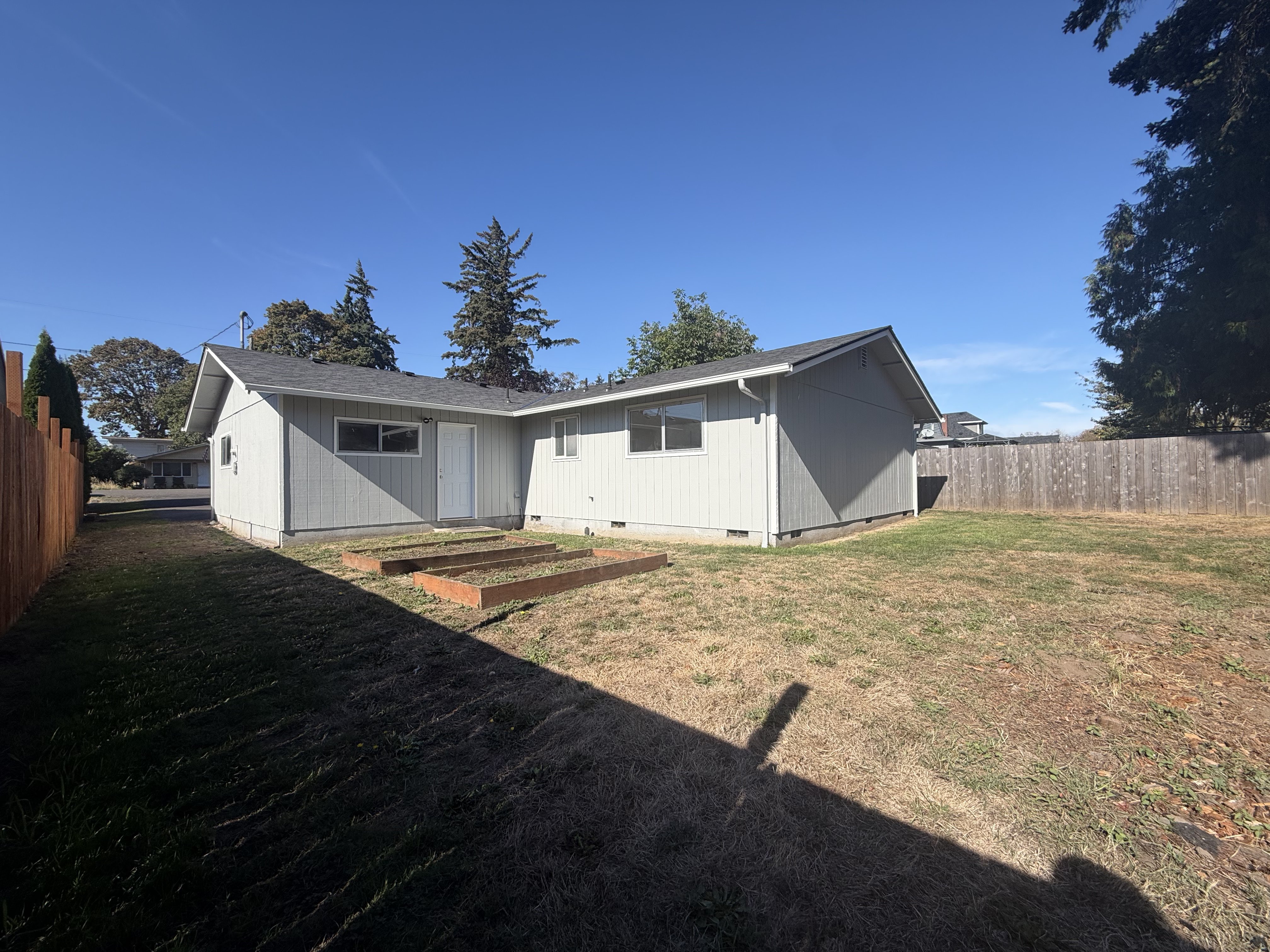 Photo 5 of 24 of 324 N 5th St, Saint Helens, OR