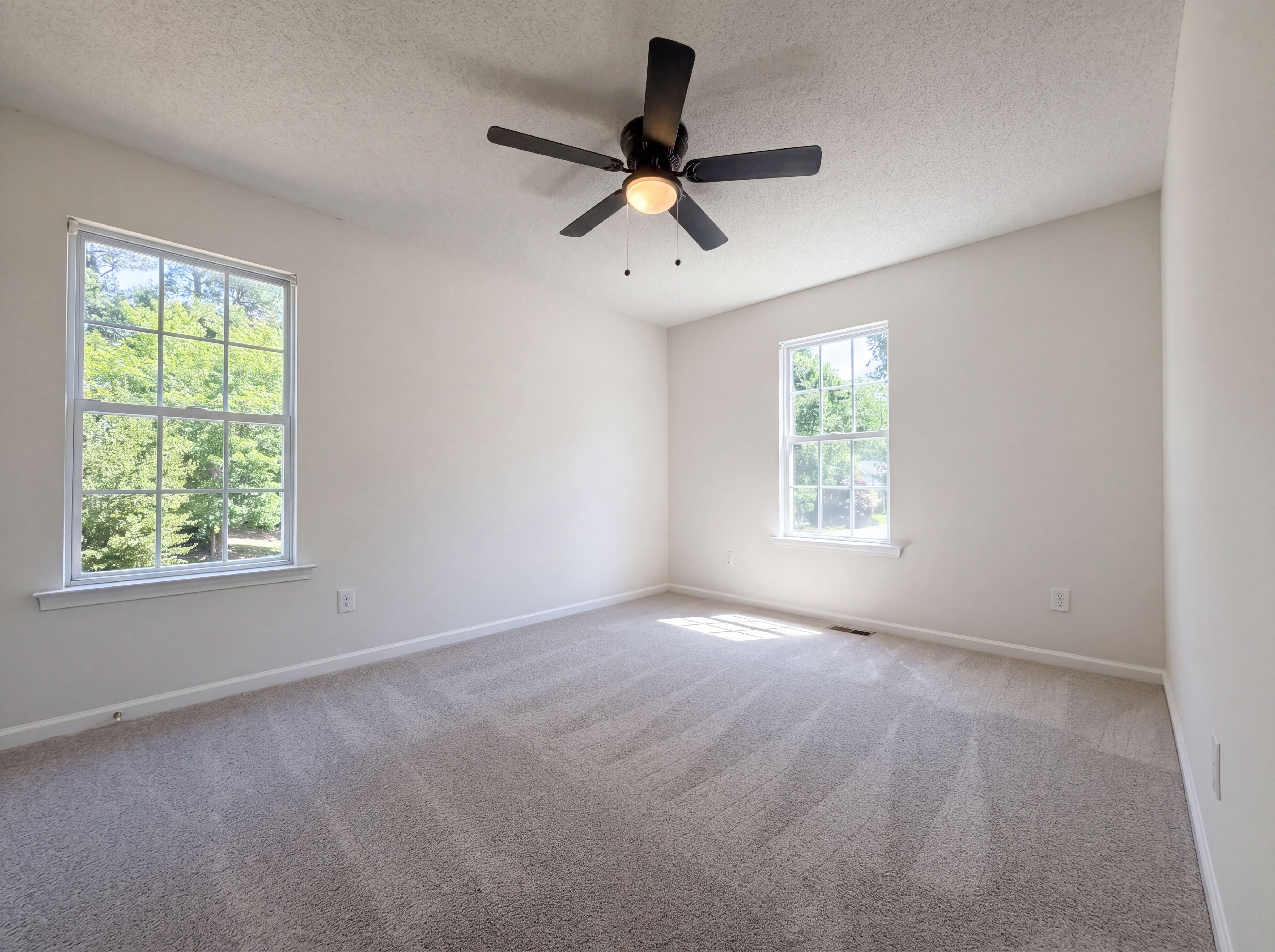 Photo 9 of 20 of 301 Hocutt Dr, Clayton, NC