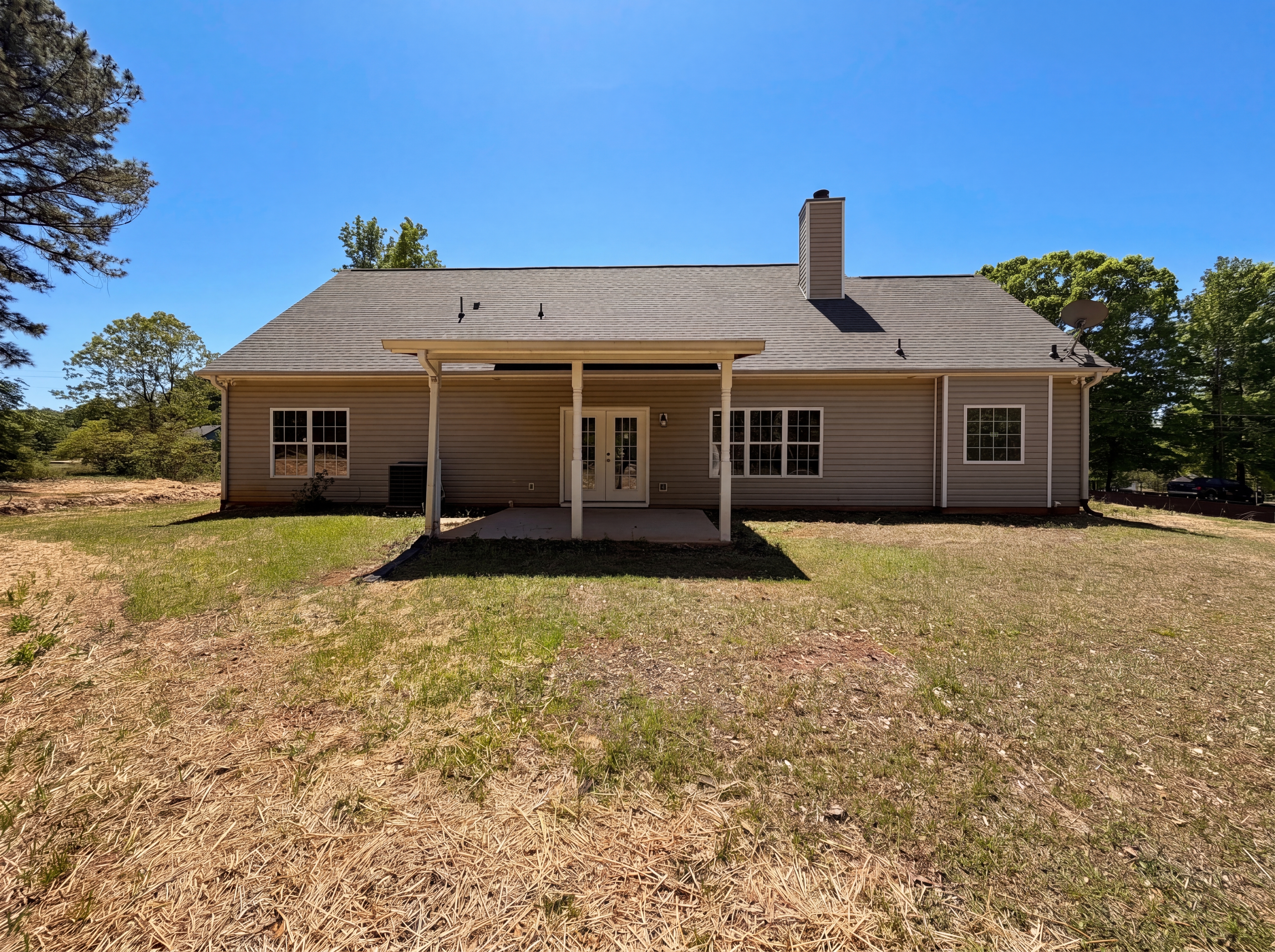 Photo 5 of 26 of 130 White Acres Dr, Stockbridge, GA