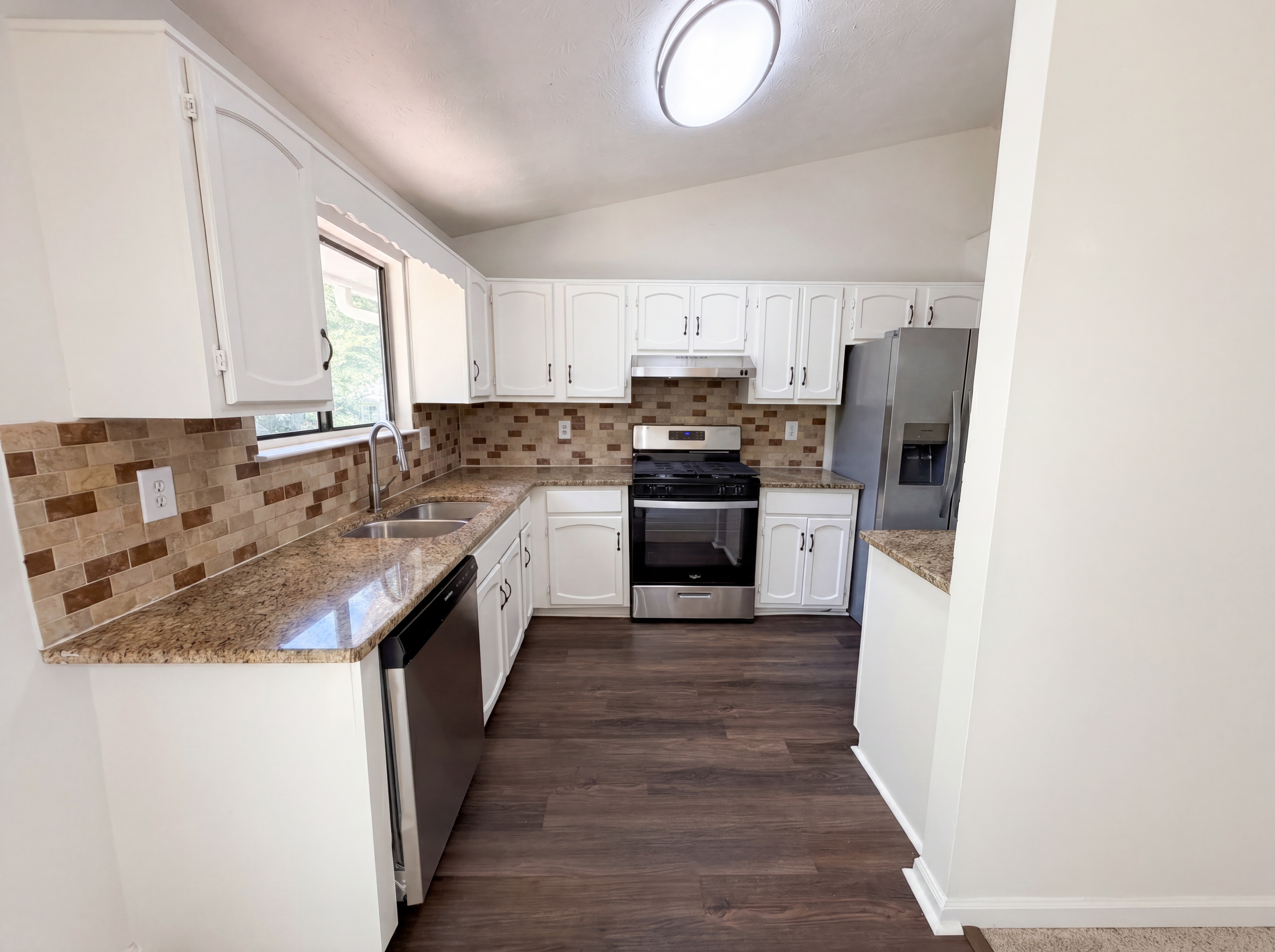 Photo 2 of 20 of 817 Greenhedge Way, Stone Mountain, GA