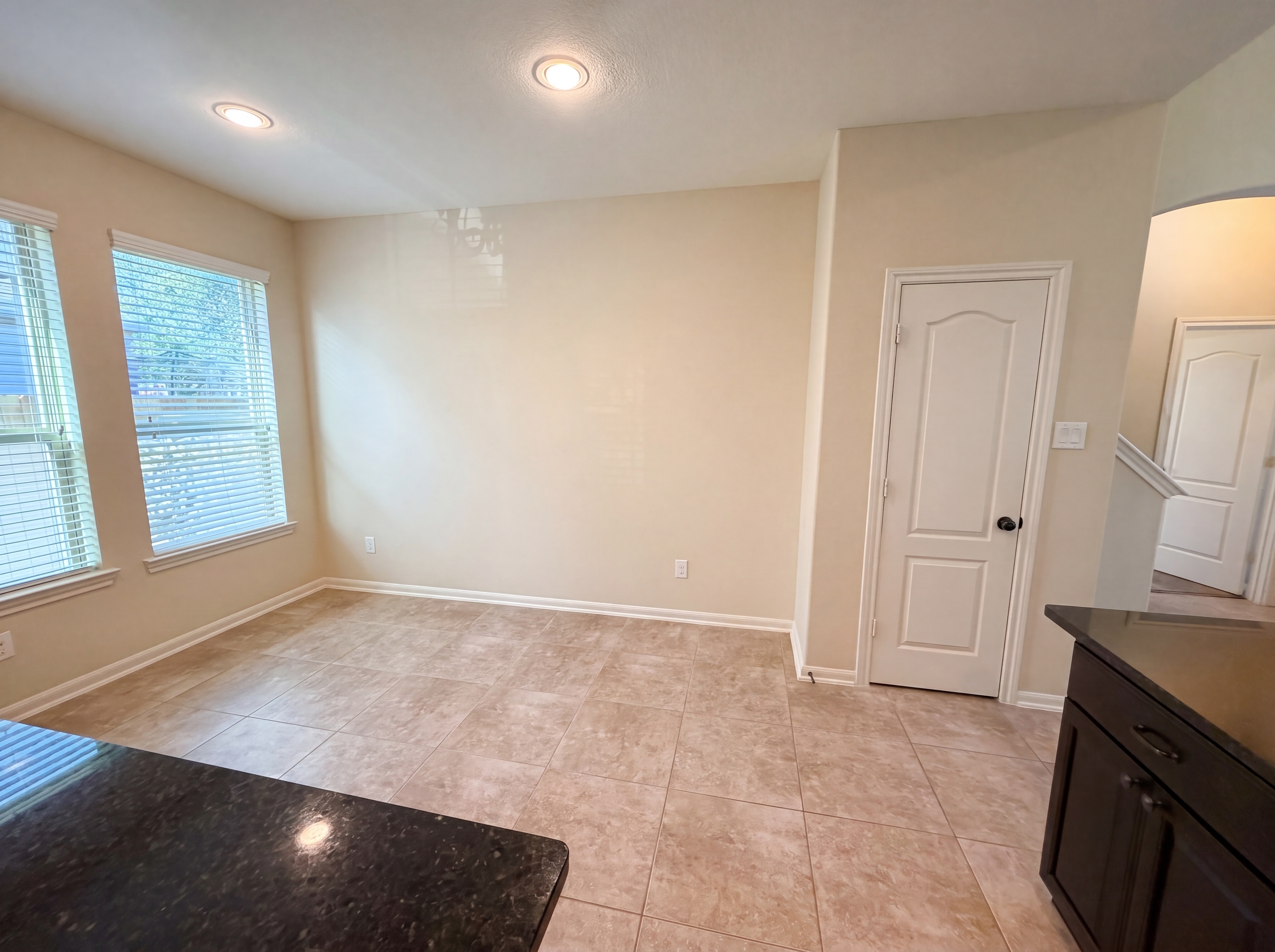 Photo 8 of 26 of 6523 Hunters Creek Ln, Baytown, TX