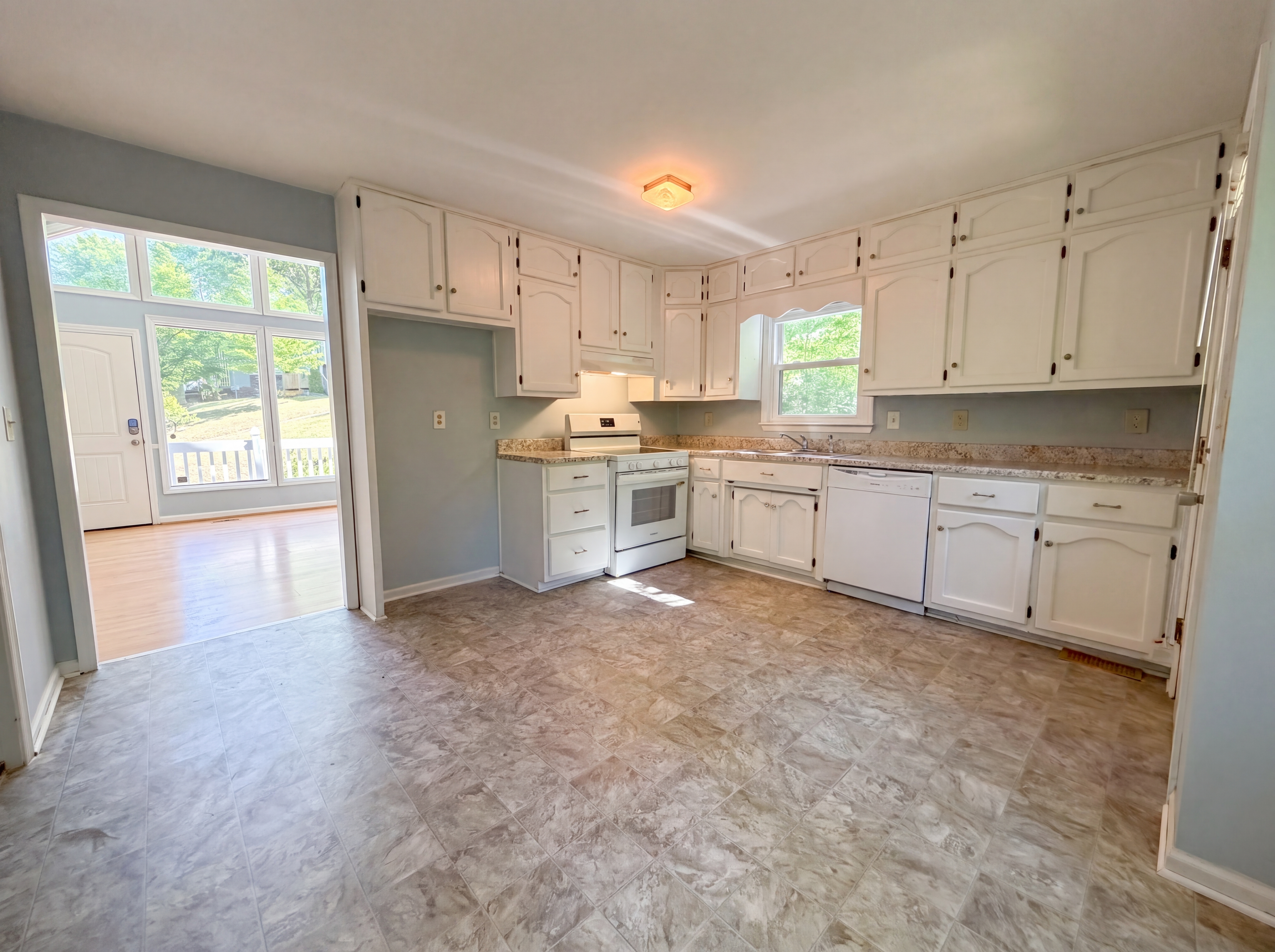 Photo 7 of 18 of 1500 Shady Oak Cir, Birmingham, AL
