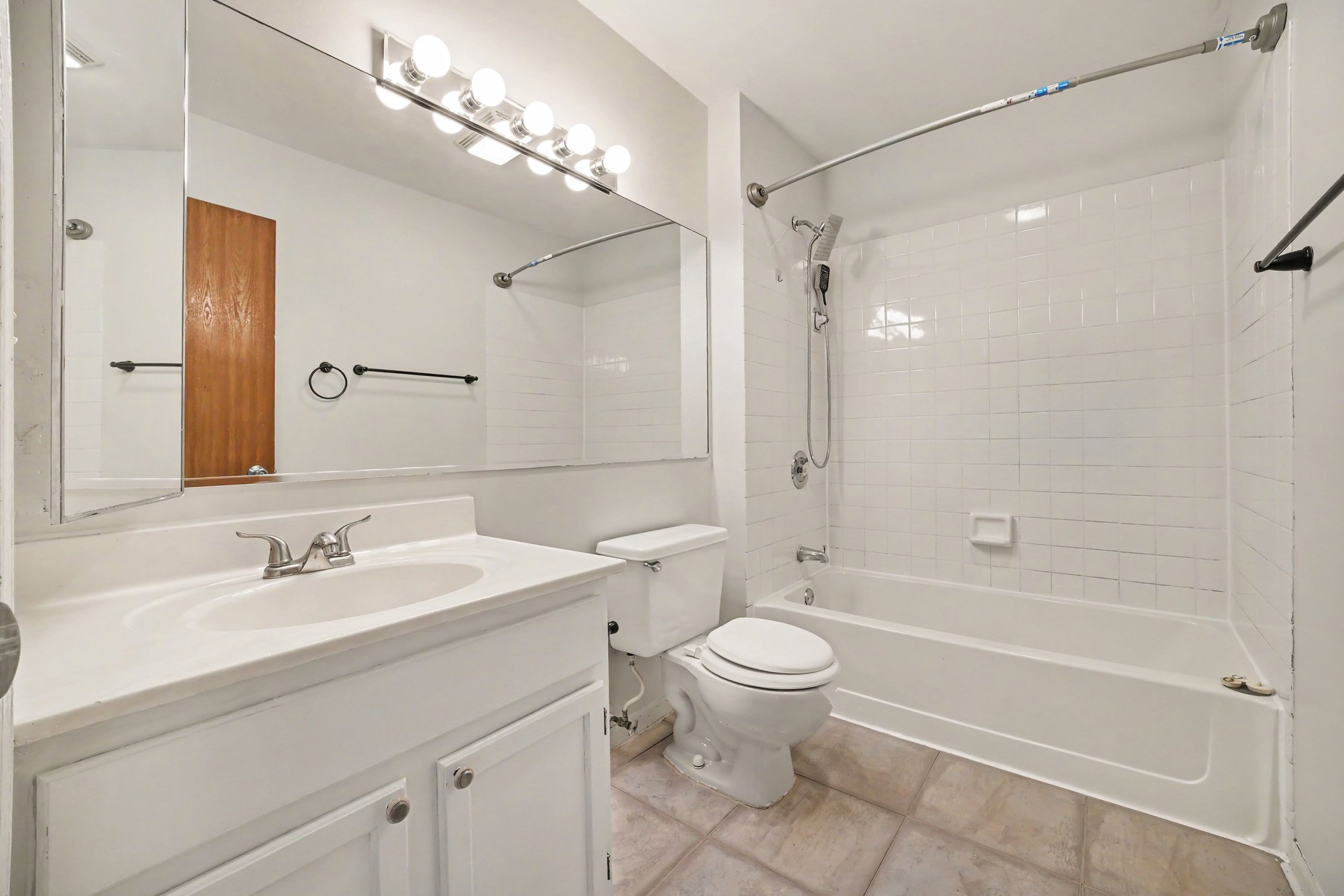 Photo 12 of 16 of 3512 Portsmouth Dr, Zion, IL