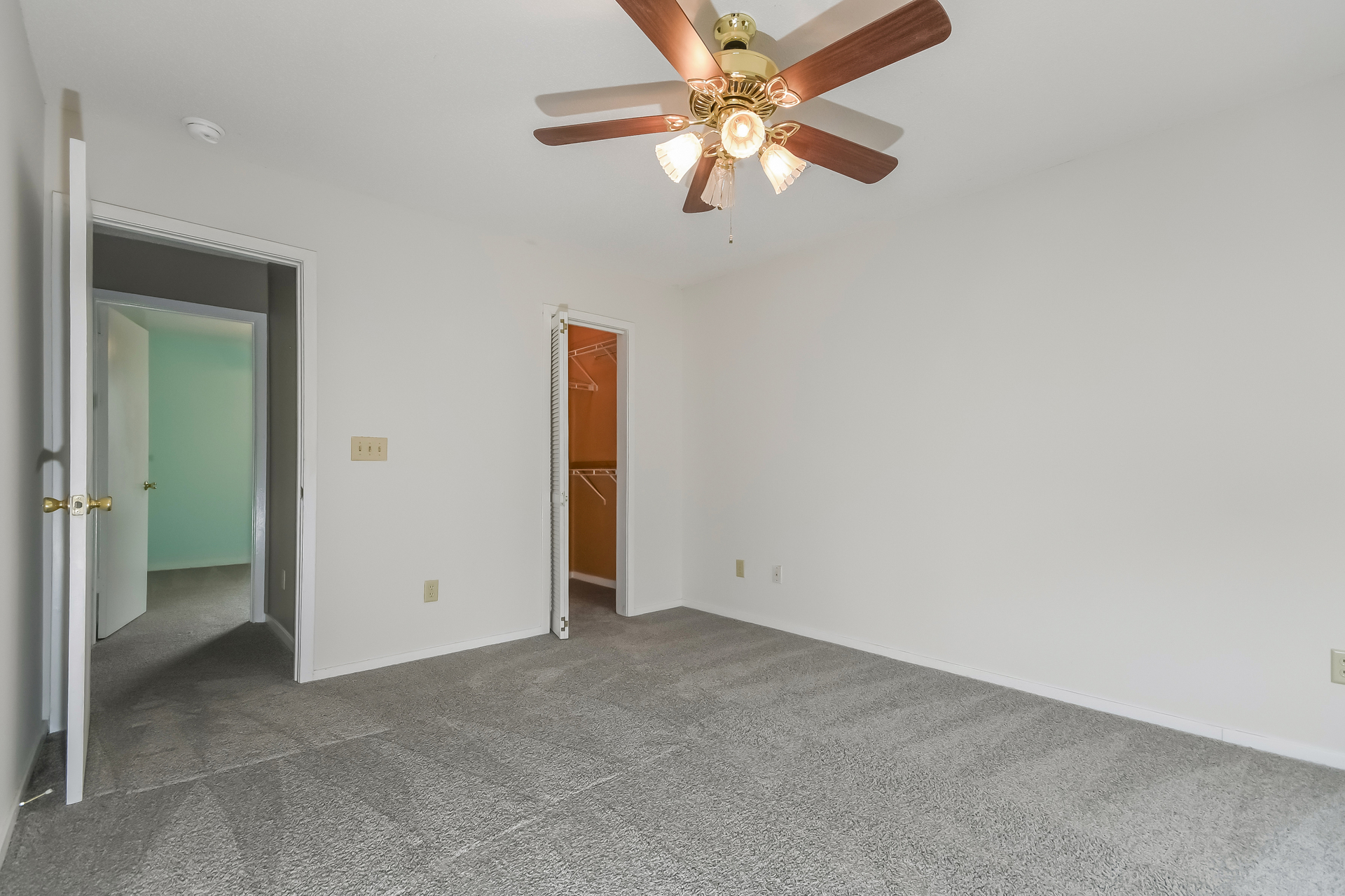 Photo 4 of 22 of 2054 Willowdale Ct, Mount Pleasant, SC