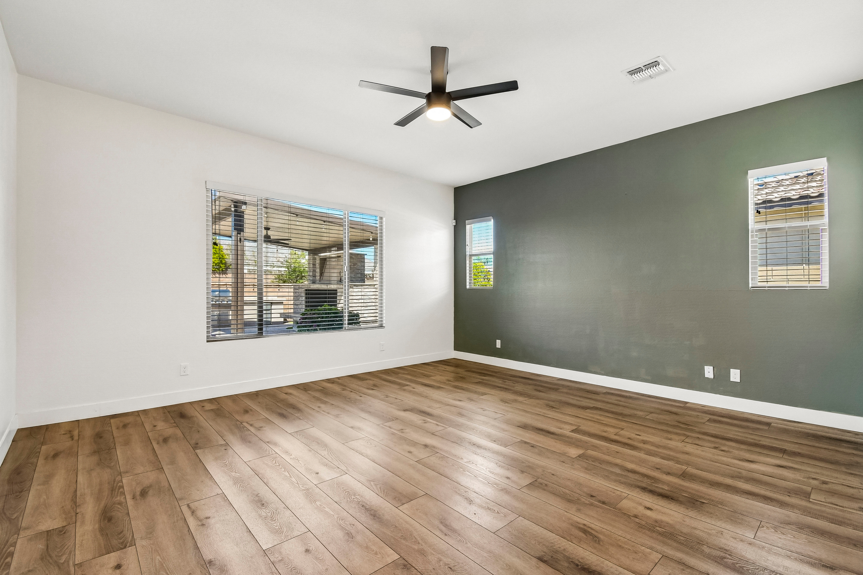 Photo 4 of 32 of 6138 S Granite St, Gilbert, AZ