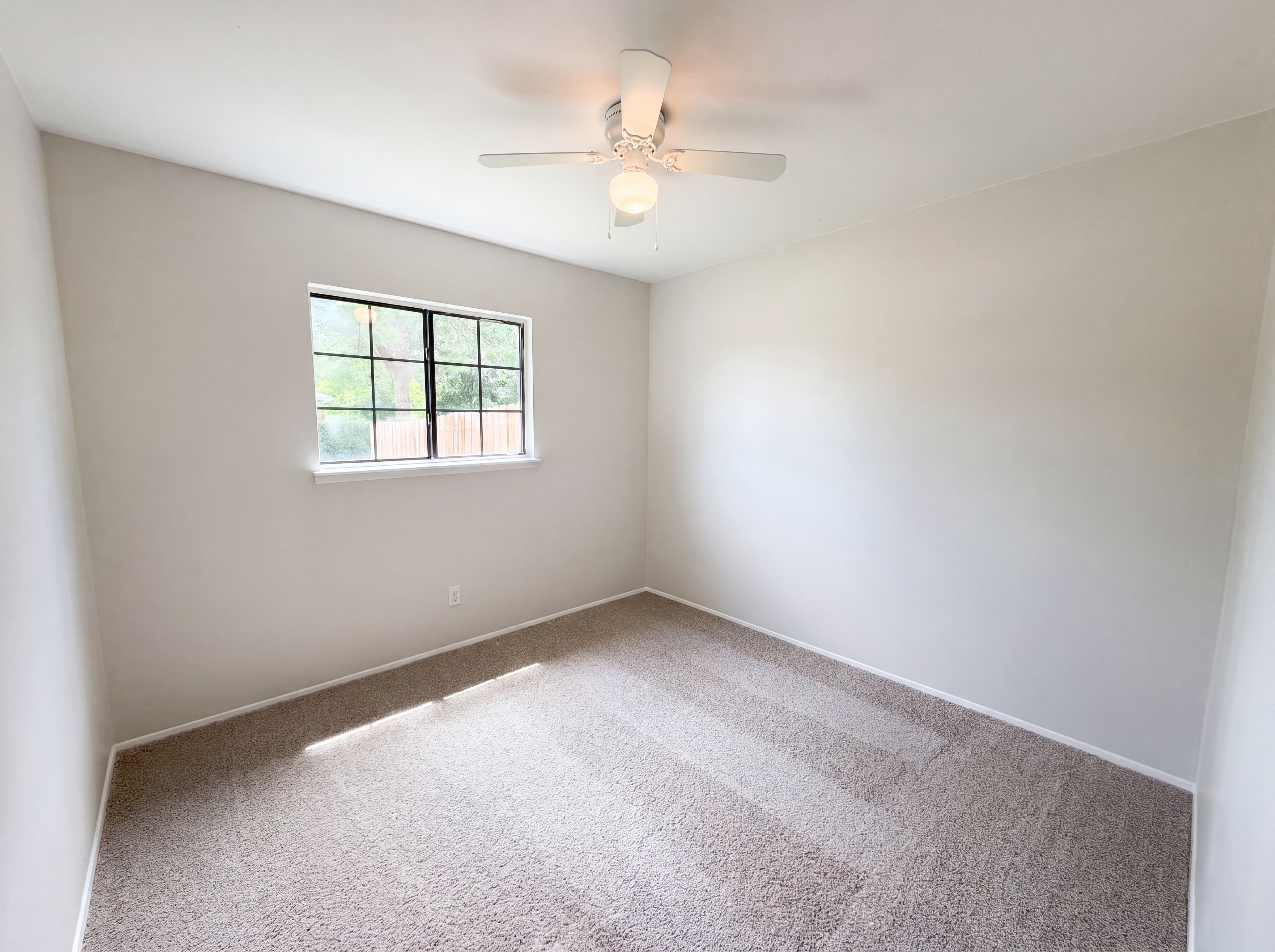 Photo 18 of 29 of 1102 Hillwood Dr, Lewisville, TX