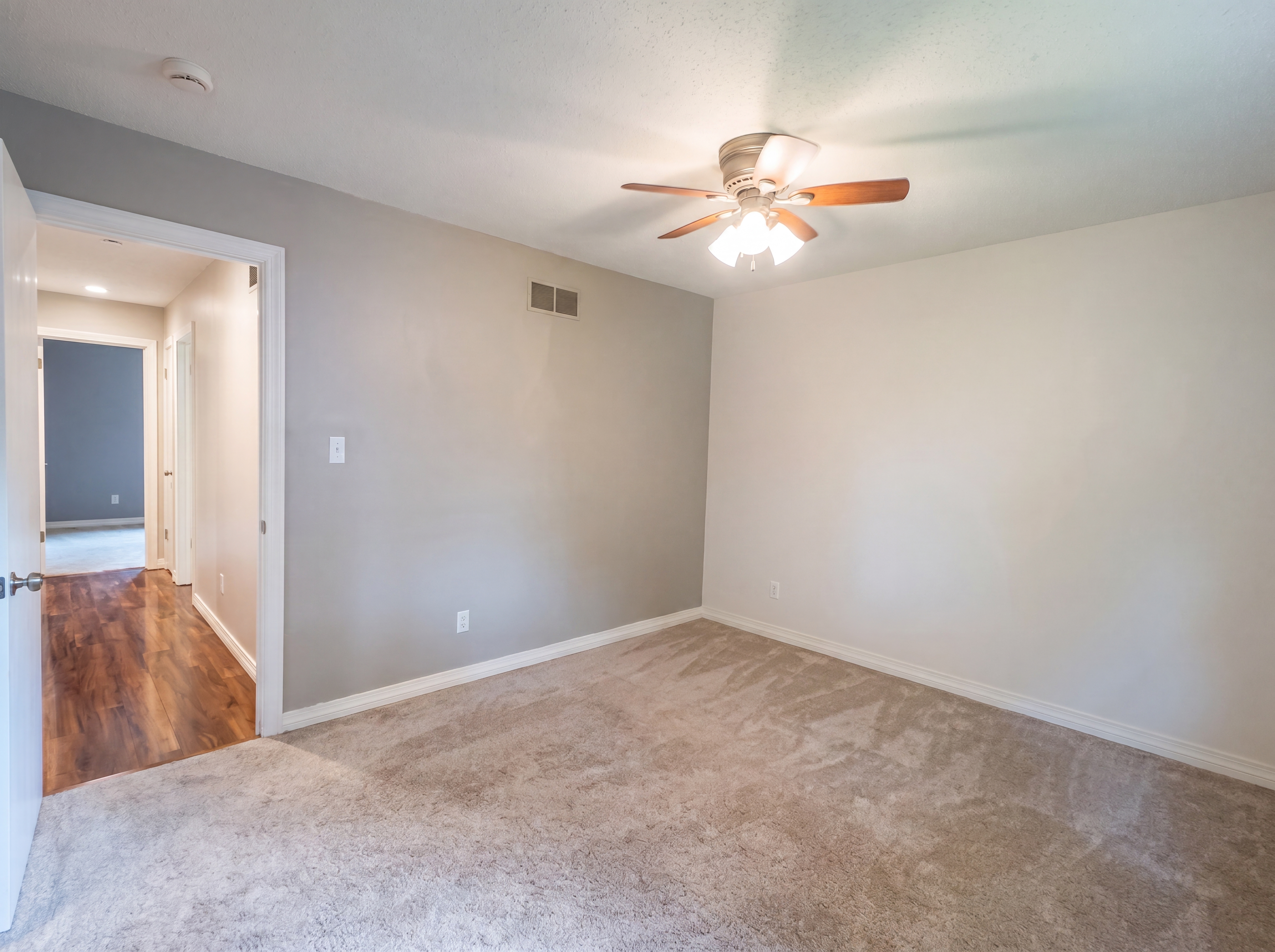 Photo 11 of 22 of 1901 Summit Dr, Urbana, IL
