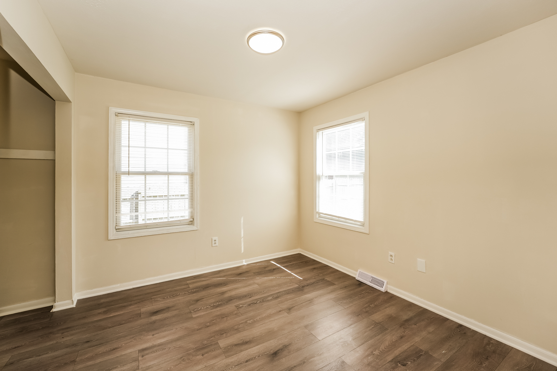 Photo 12 of 21 of 2437 E 64th St, Cleveland, OH