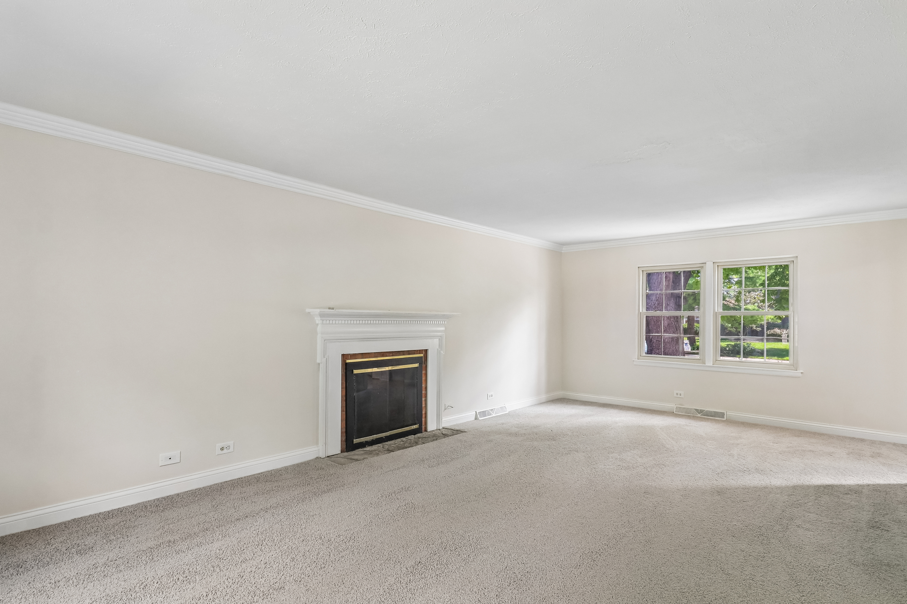 Photo 11 of 46 of 1053 Laurel Ln, Naperville, IL
