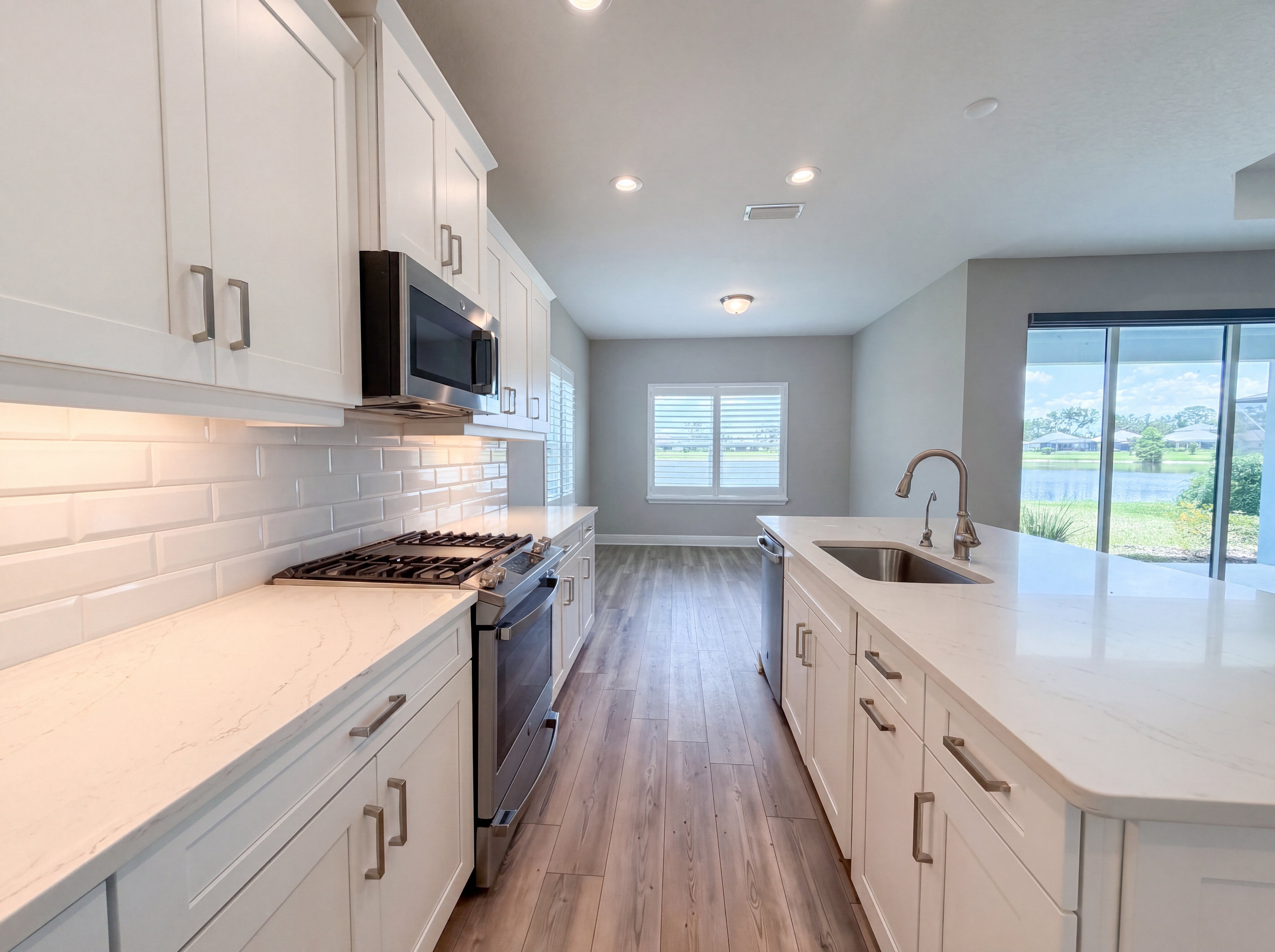 Photo 7 of 34 of 10710 Falling Leaf Ct, Parrish, FL