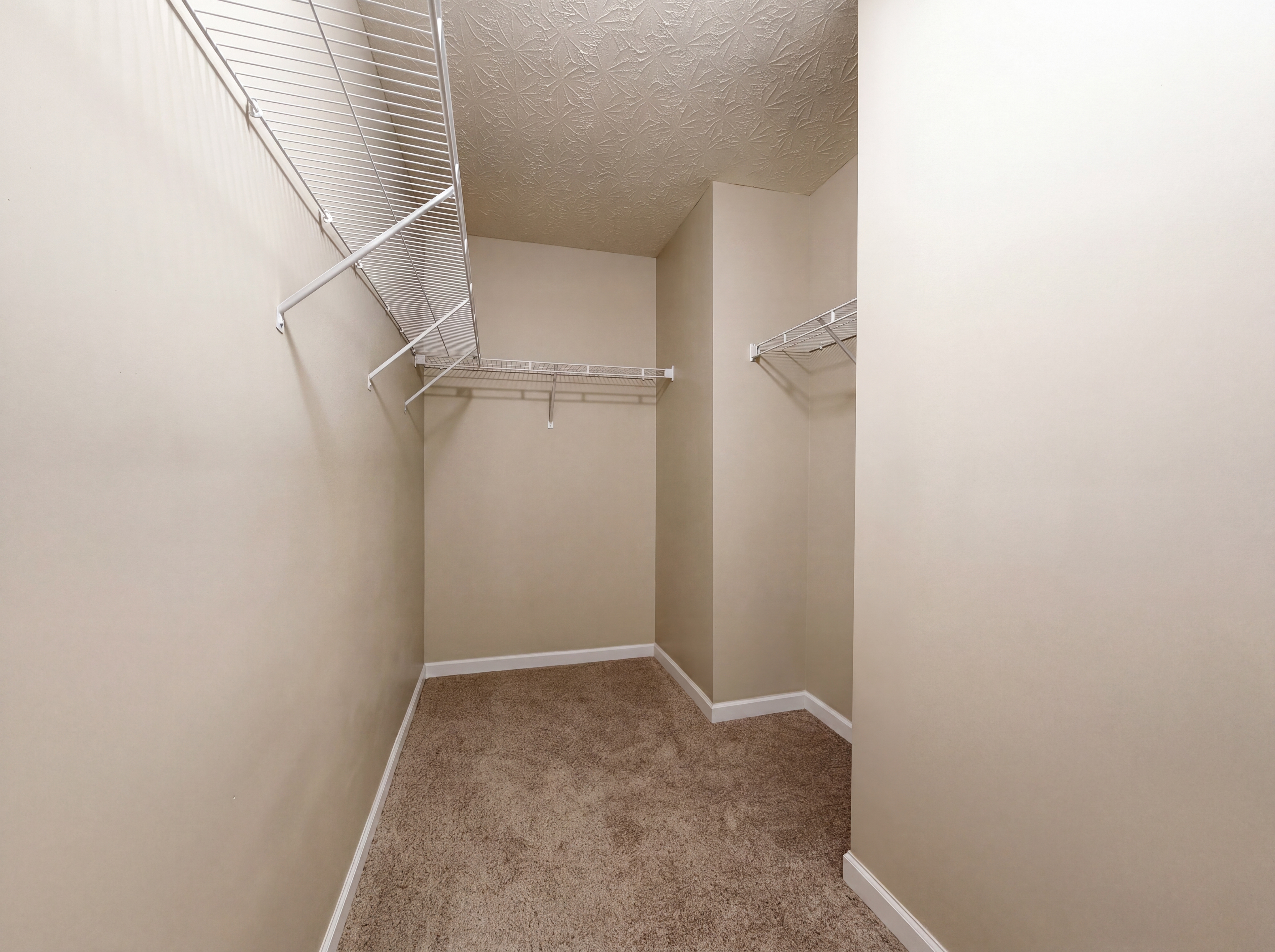 Photo 7 of 37 of 7533 Cherokee Ln, Liberty Township, OH