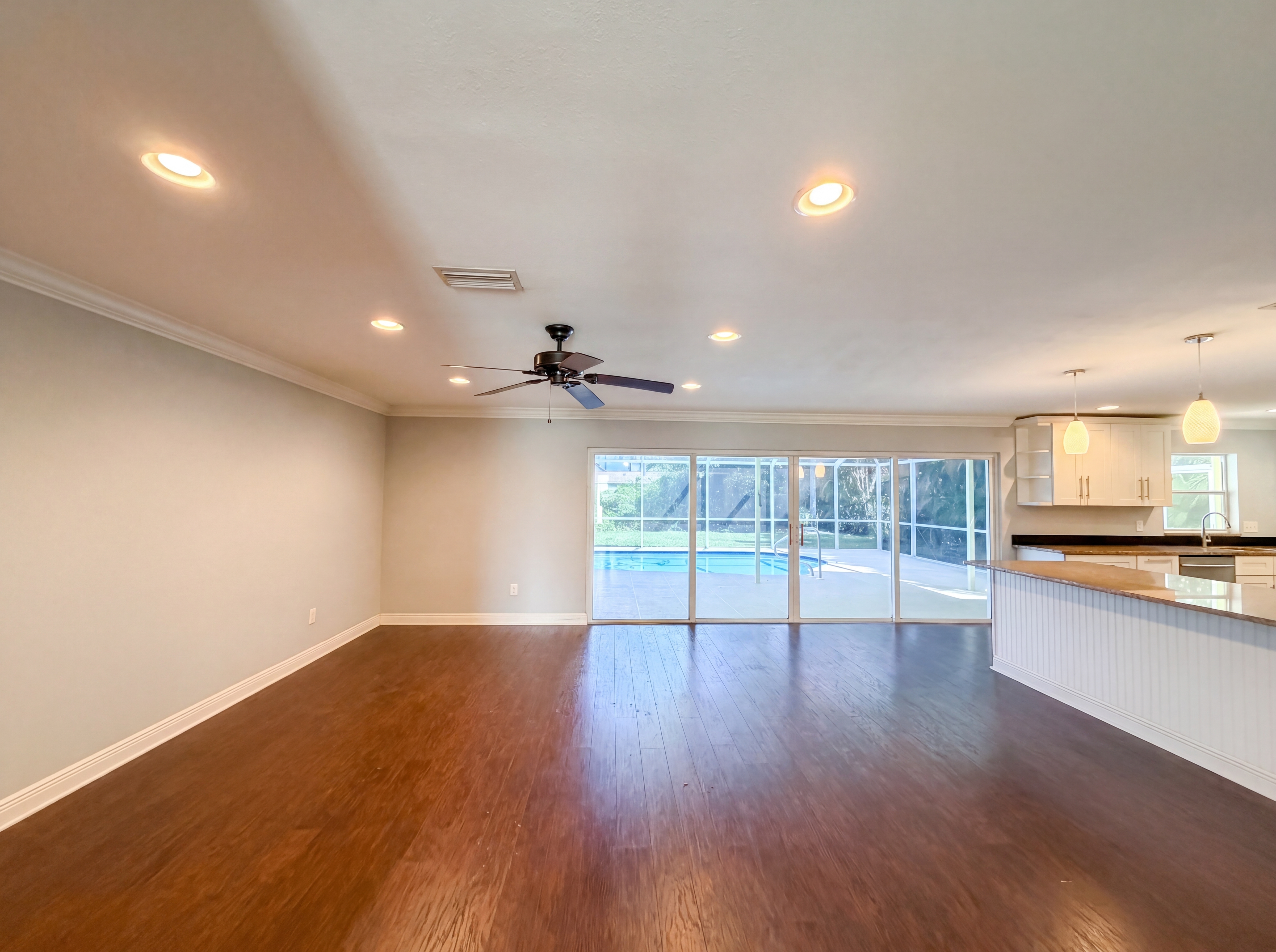 Photo 3 of 33 of 5644 Eichen Cir W, Fort Myers, FL
