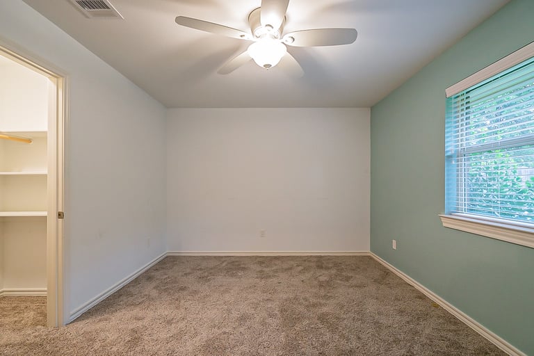 Photo 29 of 36 - 7924 Londonderry Dr, North Richland Hills, TX 76182