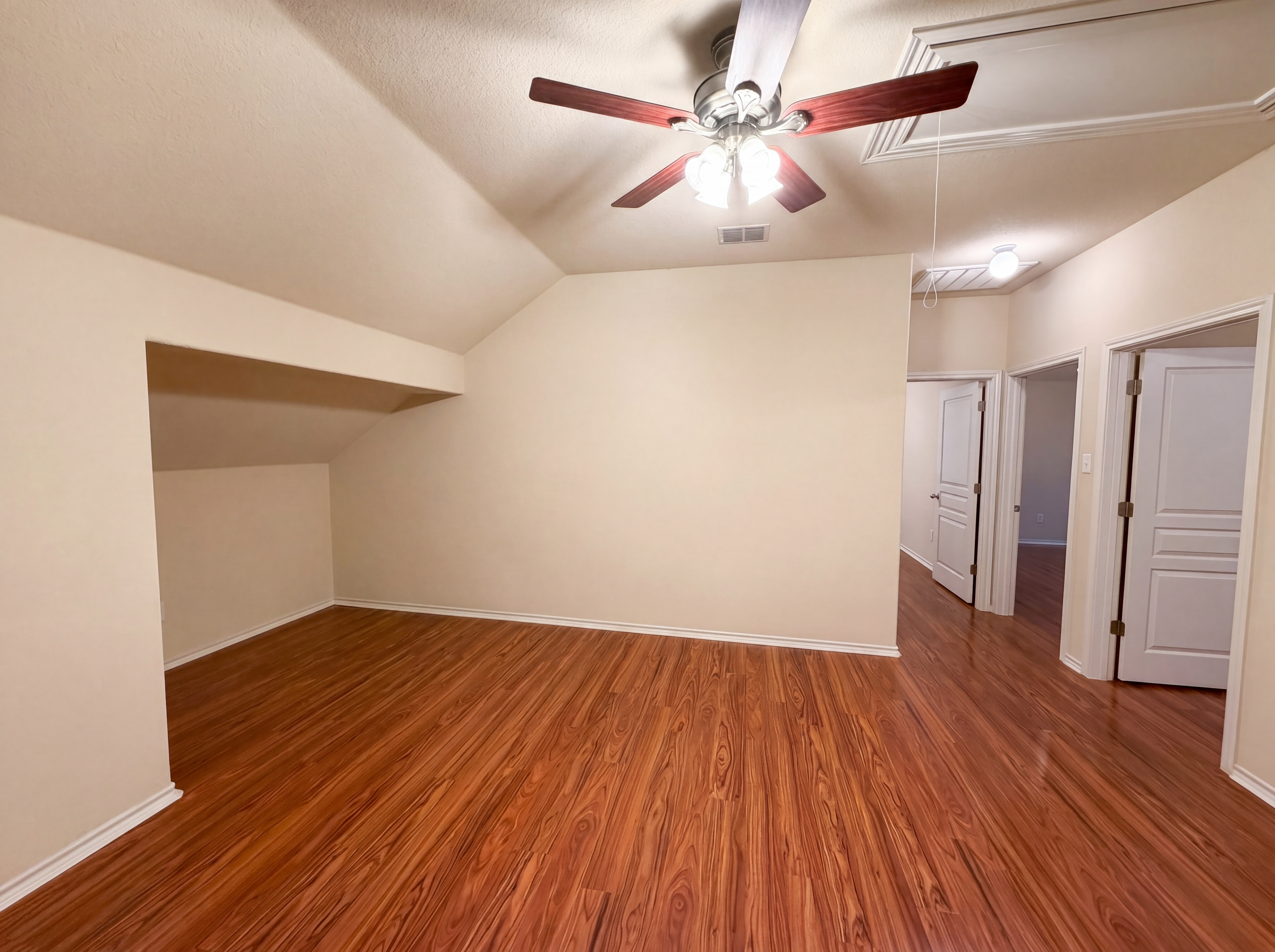 Photo 16 of 20 of 9816 Mullins Crossing Dr, Fort Worth, TX