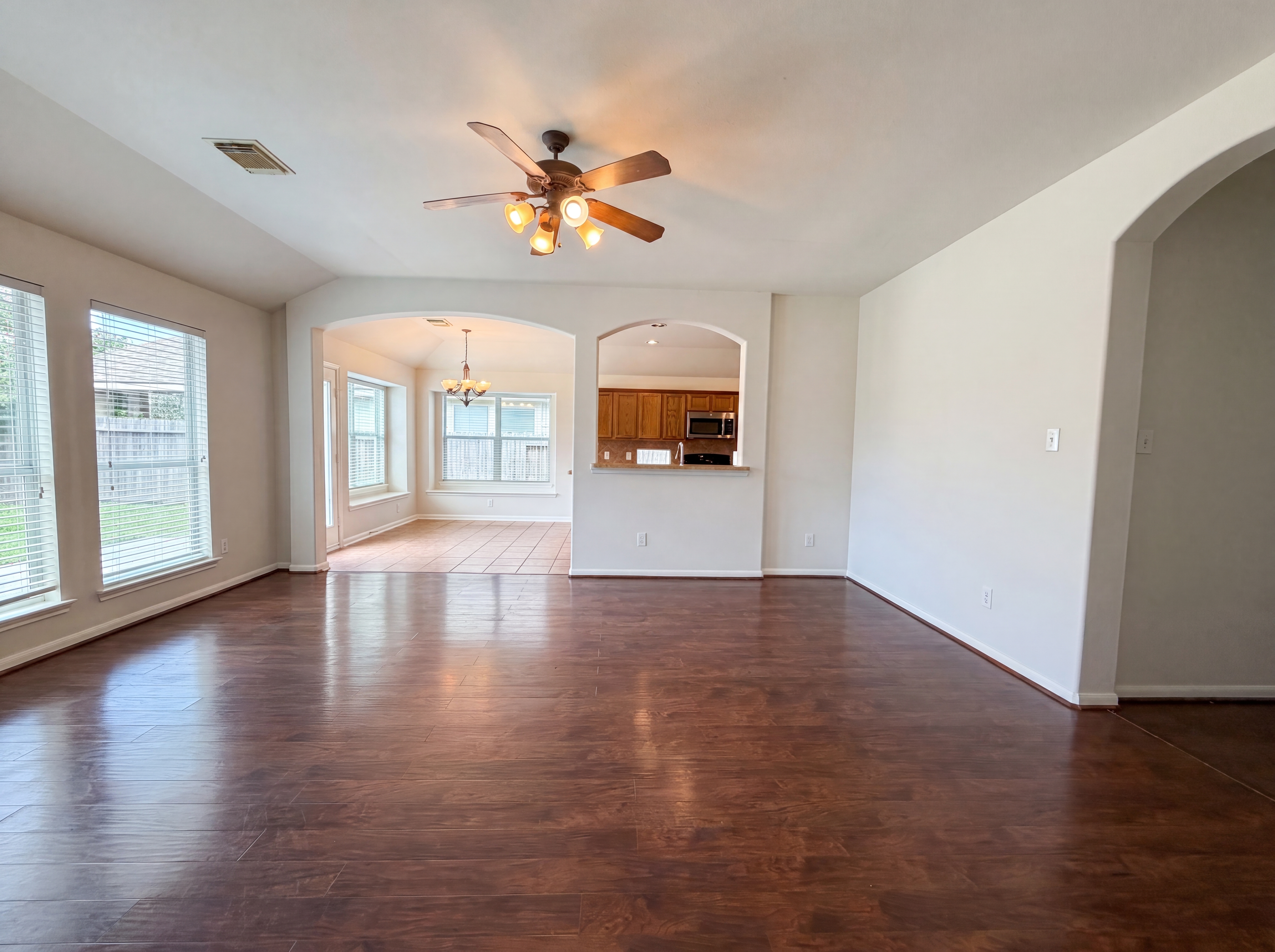 Photo 7 of 20 of 6843 Tammany Manor Ln, Spring, TX