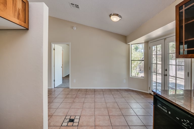 Photo 7 of 18 - 3030 E Villa Rita Dr, Phoenix, AZ 85032