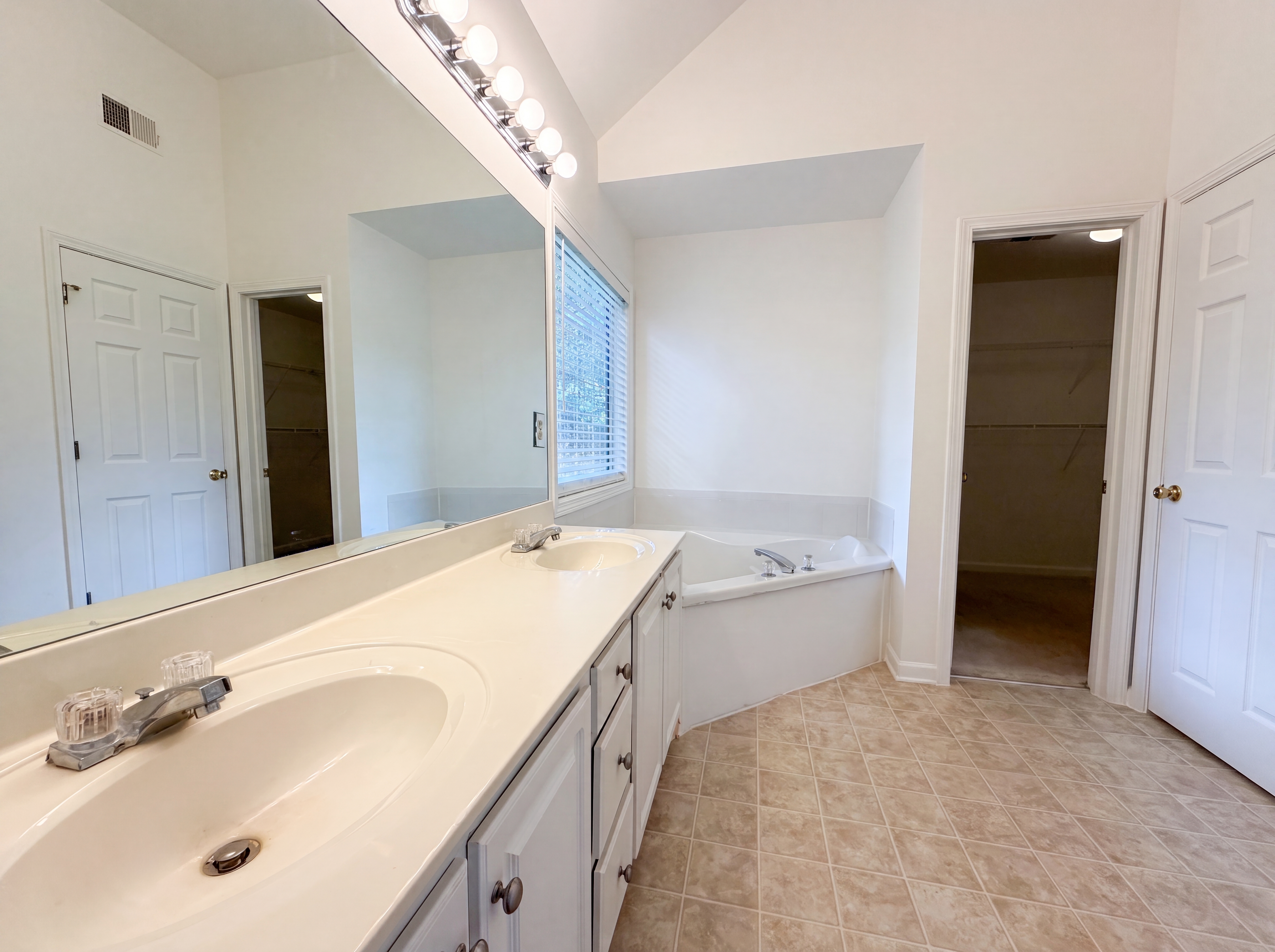 Photo 14 of 22 of 3912 McGuire Way NW, Kennesaw, GA