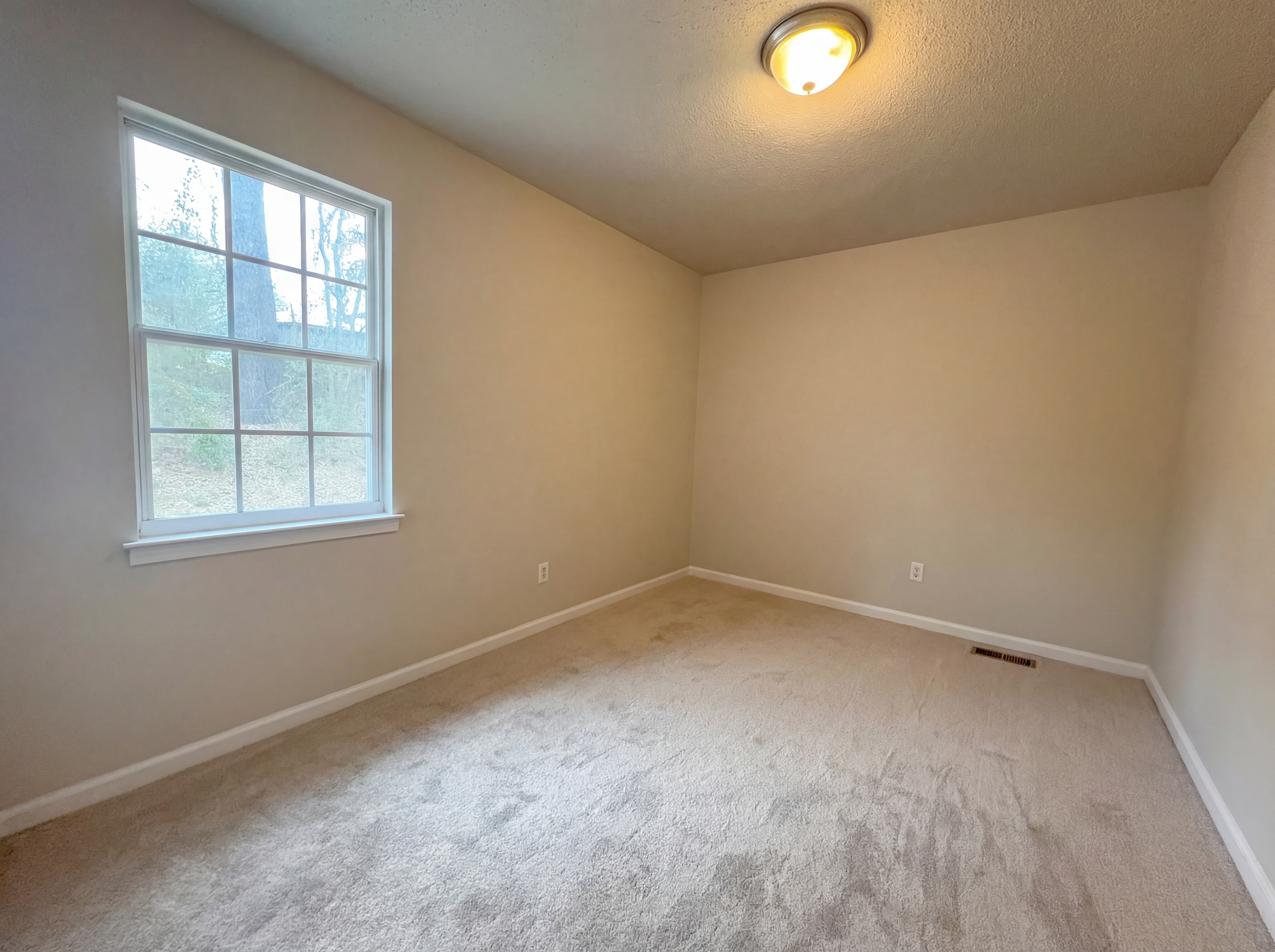 Photo 14 of 18 of 225 Ash Cir, Trussville, AL