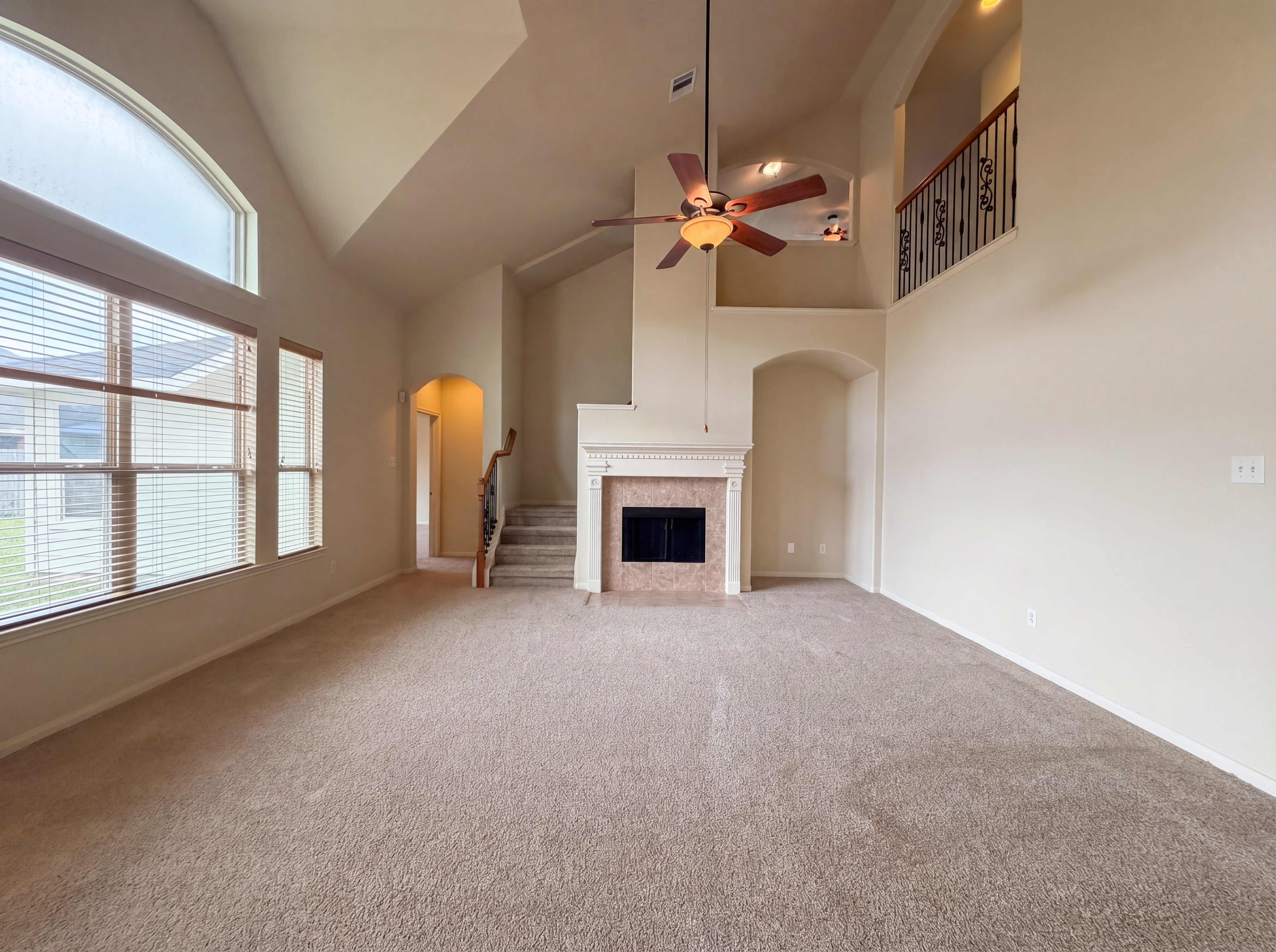 Photo 12 of 25 of 4710 Autumn Pine Ln, Houston, TX