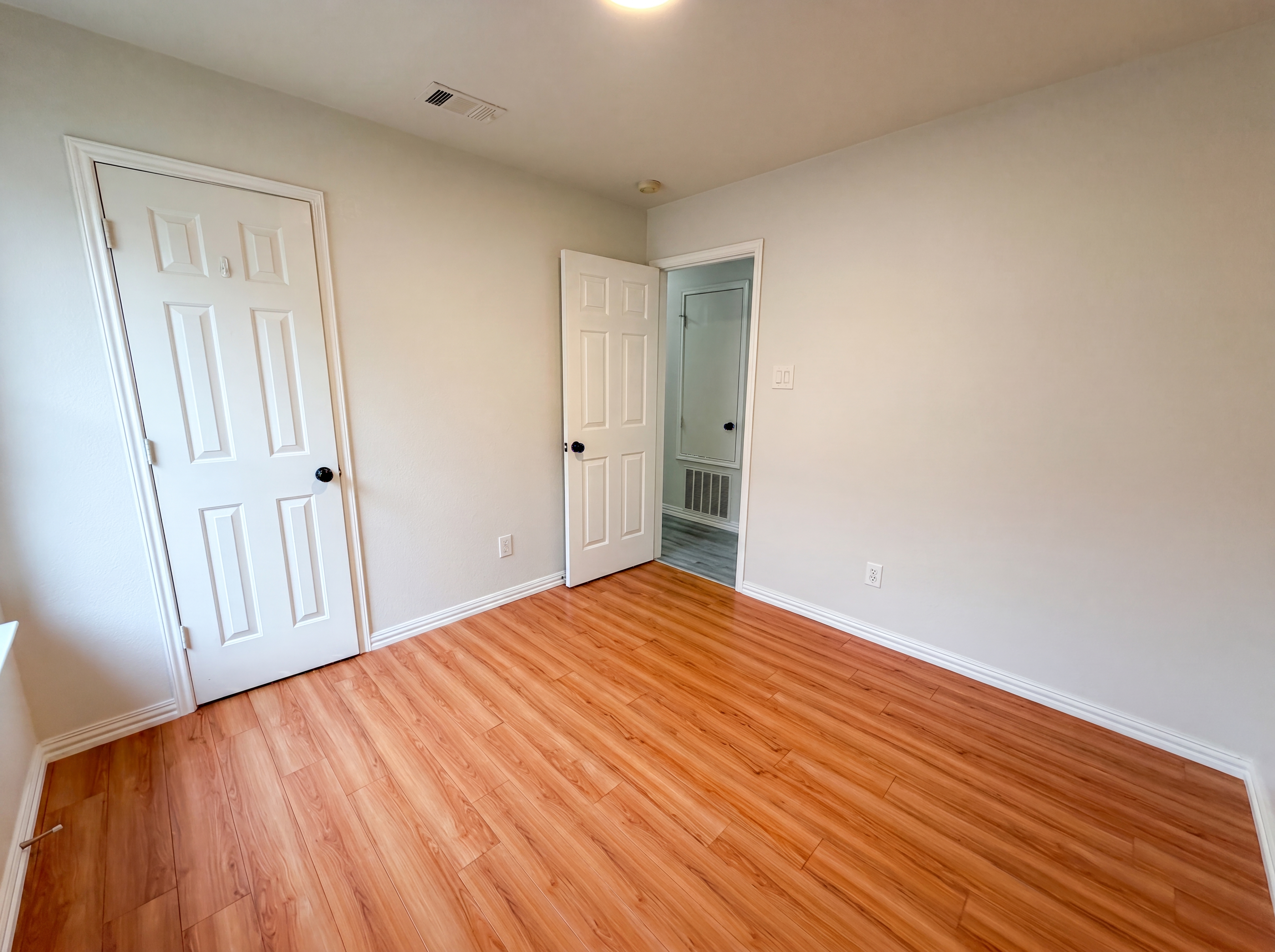 Photo 10 of 19 of 111 Forest Park Ln, Red Oak, TX