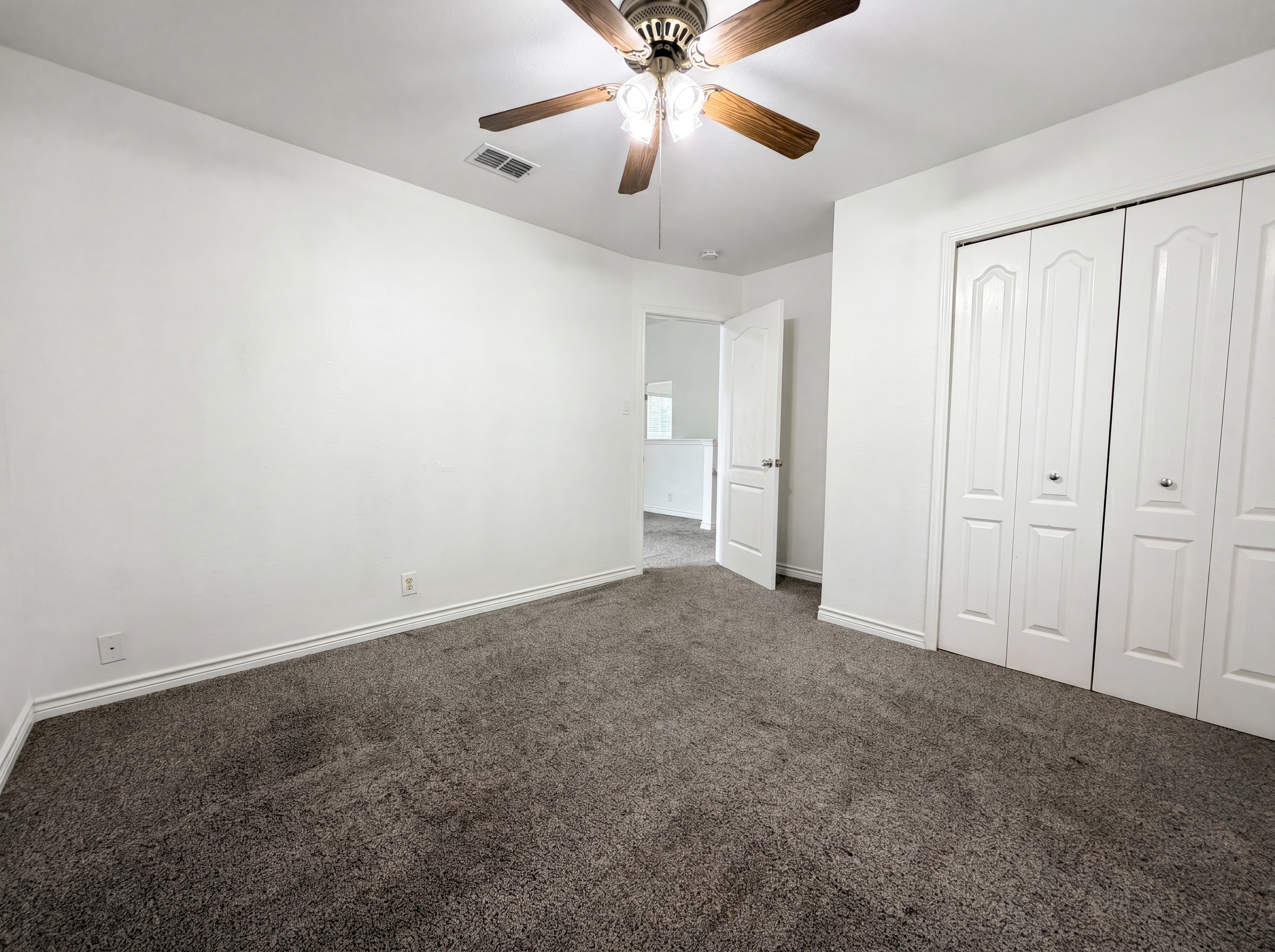 Photo 16 of 18 of 8423 Berry Knoll Dr, Universal City, TX