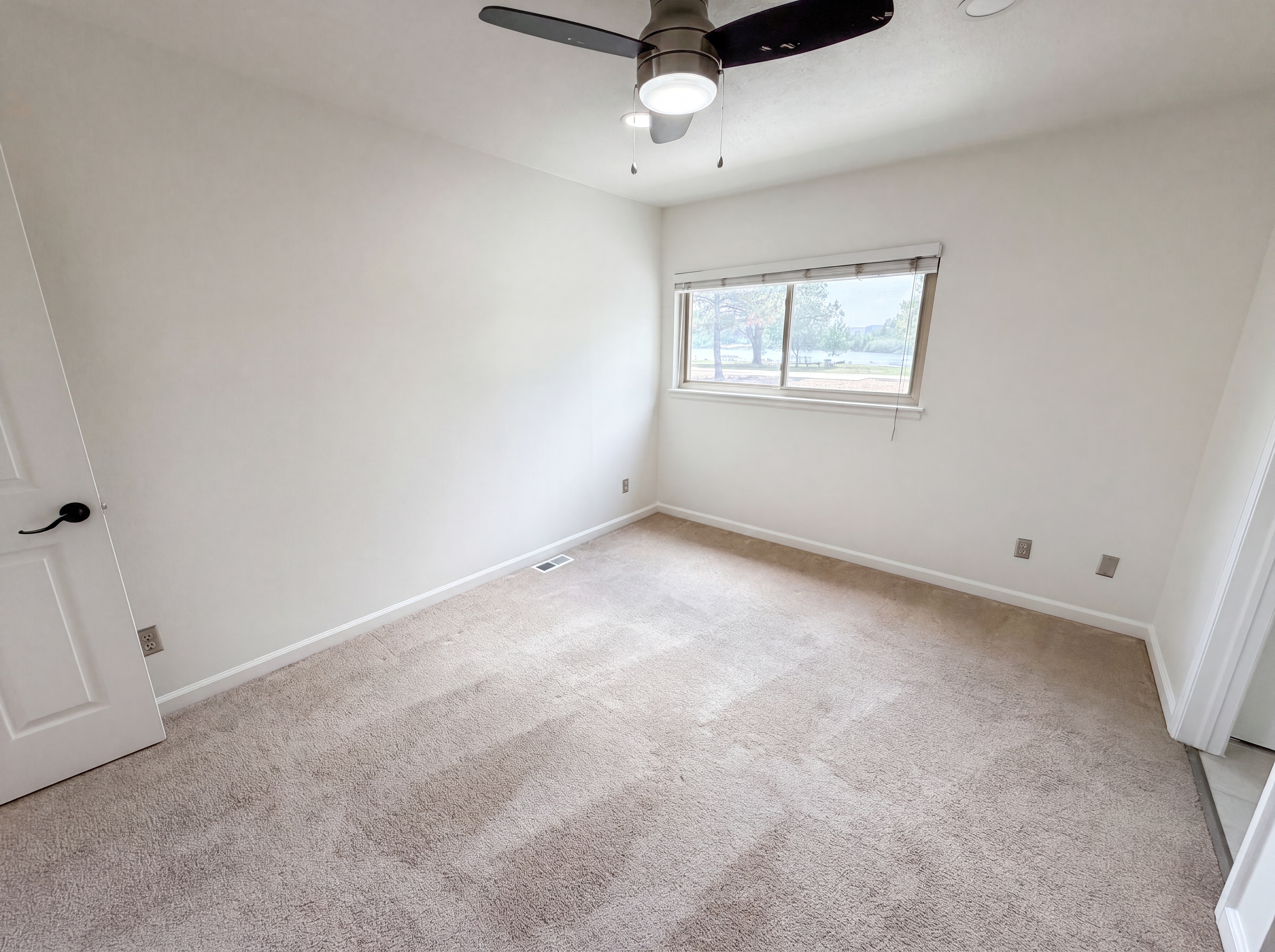 Photo 18 of 28 of 11835 Lincoln St, Northglenn, CO