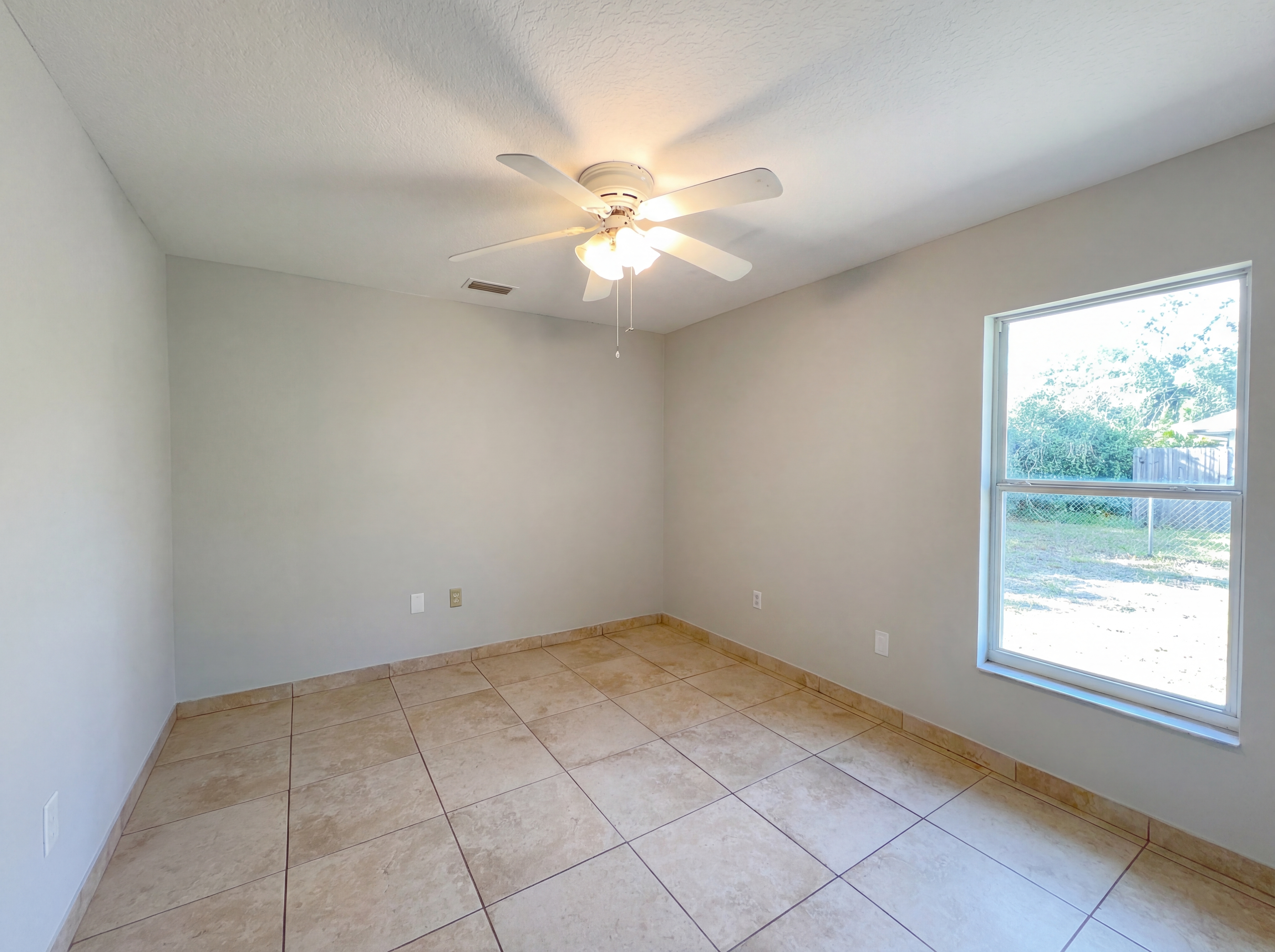 Photo 11 of 20 of 1301 Star Ct, Deltona, FL