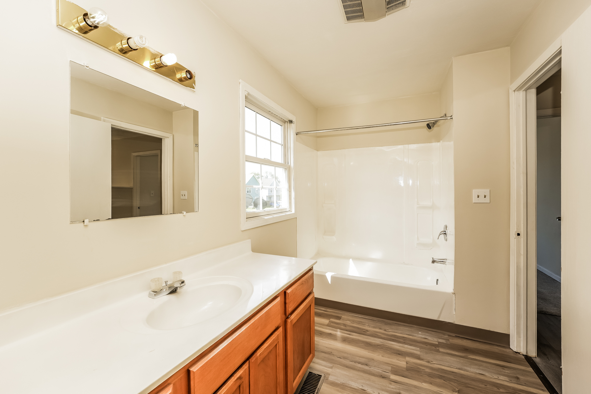 Photo 9 of 21 of 2437 E 64th St, Cleveland, OH