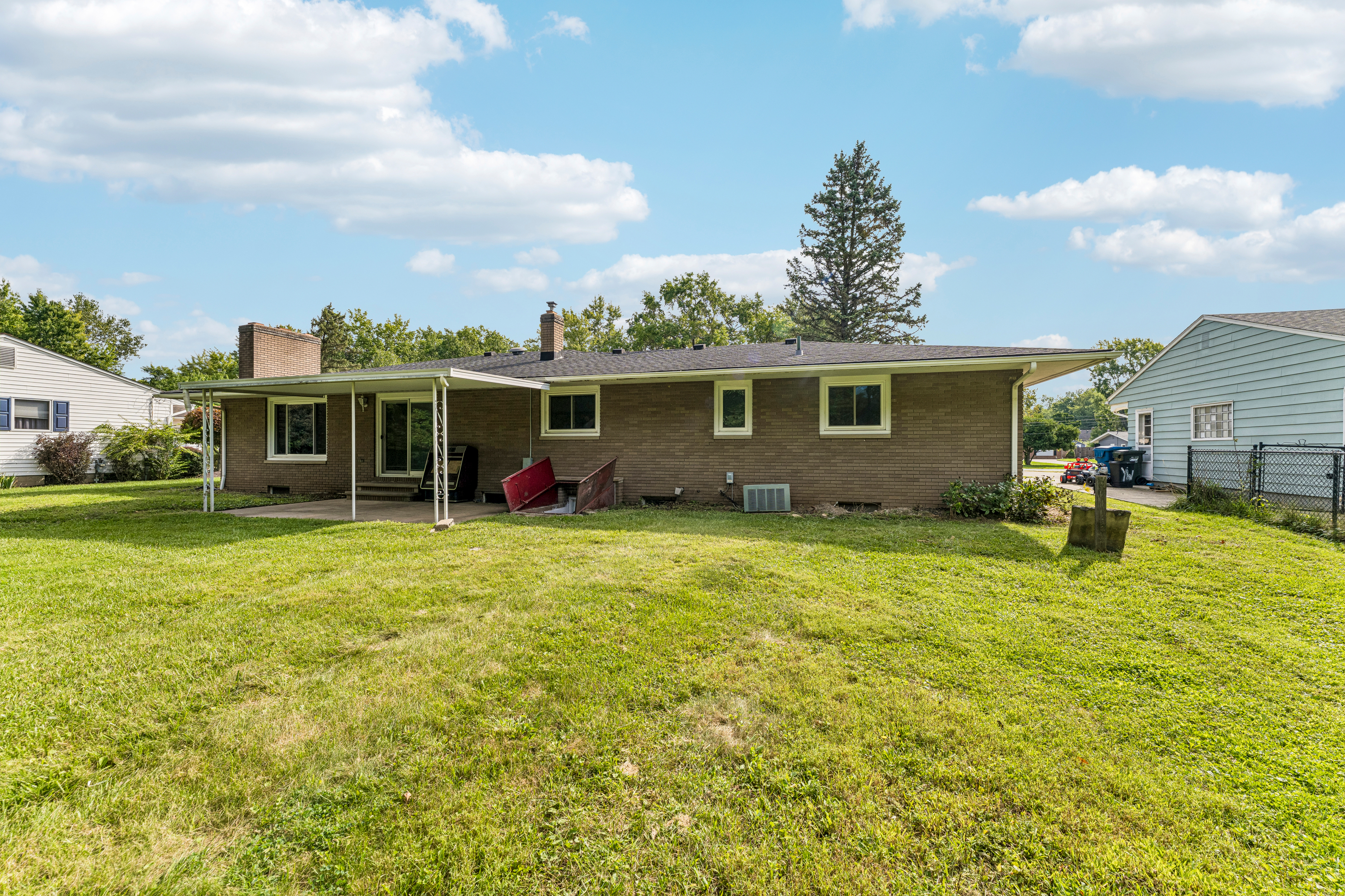 Photo 5 of 40 of 460 Long St, Amherst, OH