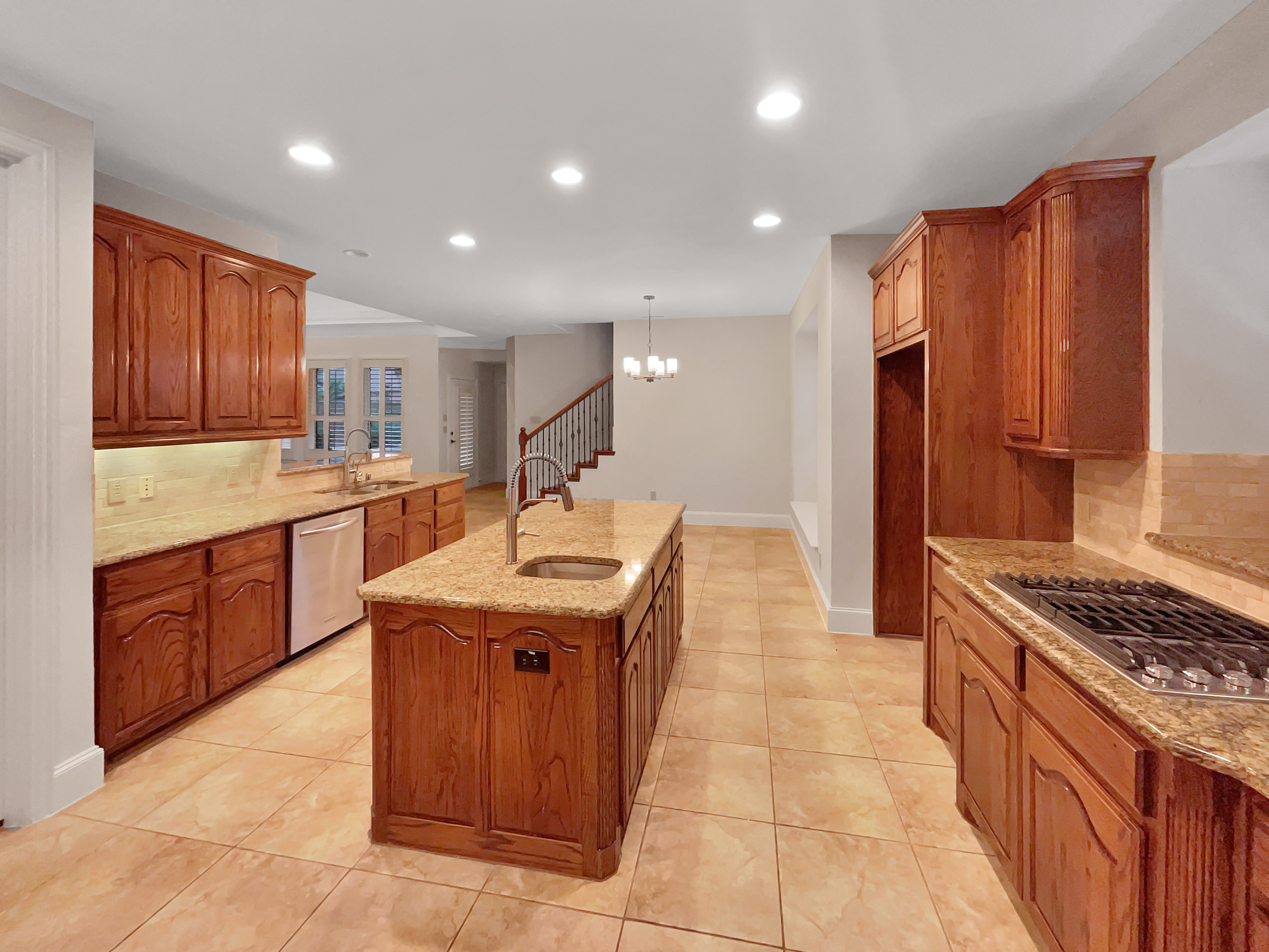Photo 8 of 36 of 913 Clack Dr, Garland, TX