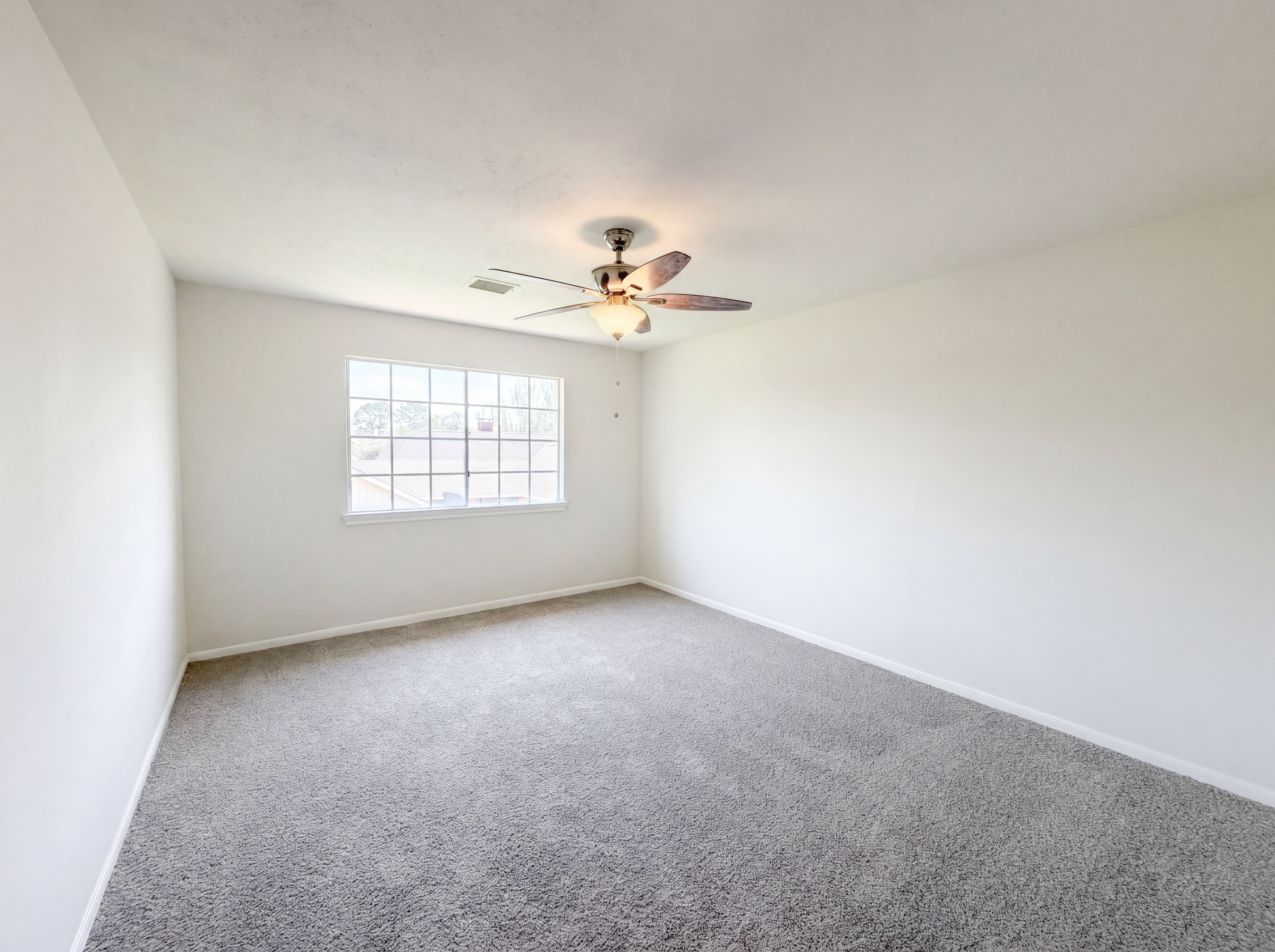 Photo 13 of 22 of 2124 Wimbleton Ct, Pearland, TX