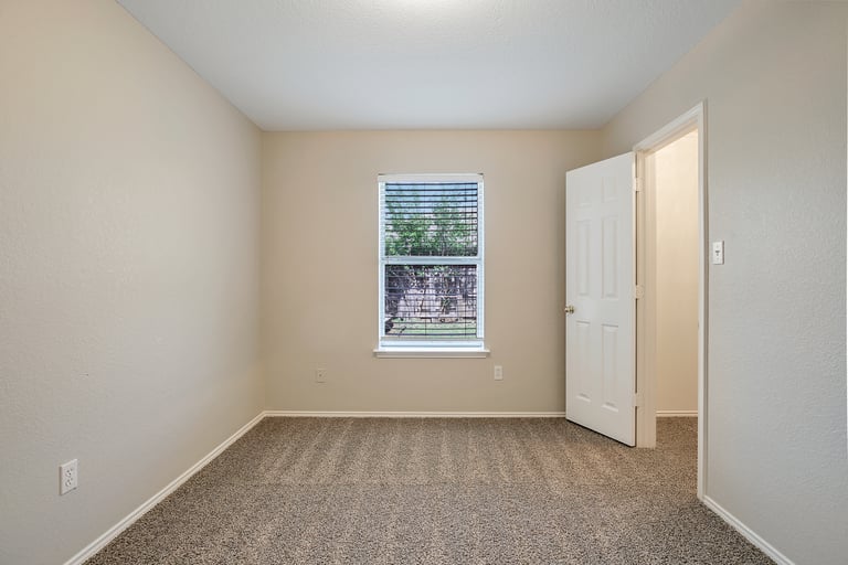 Photo 16 of 28 - 709 Stone Mesa Ct, Arlington, TX 76001
