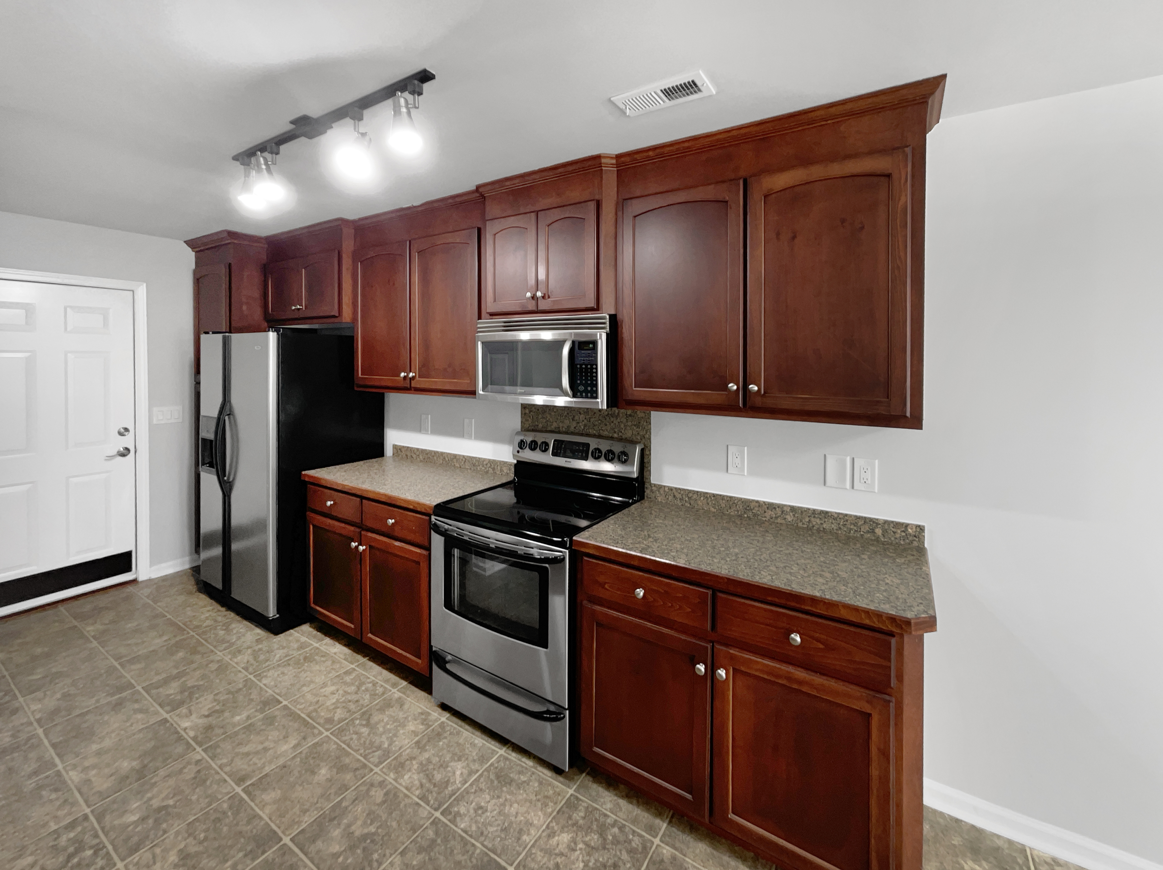 Photo 13 of 19 of 912 Carole Summey Dr, Dallas, NC