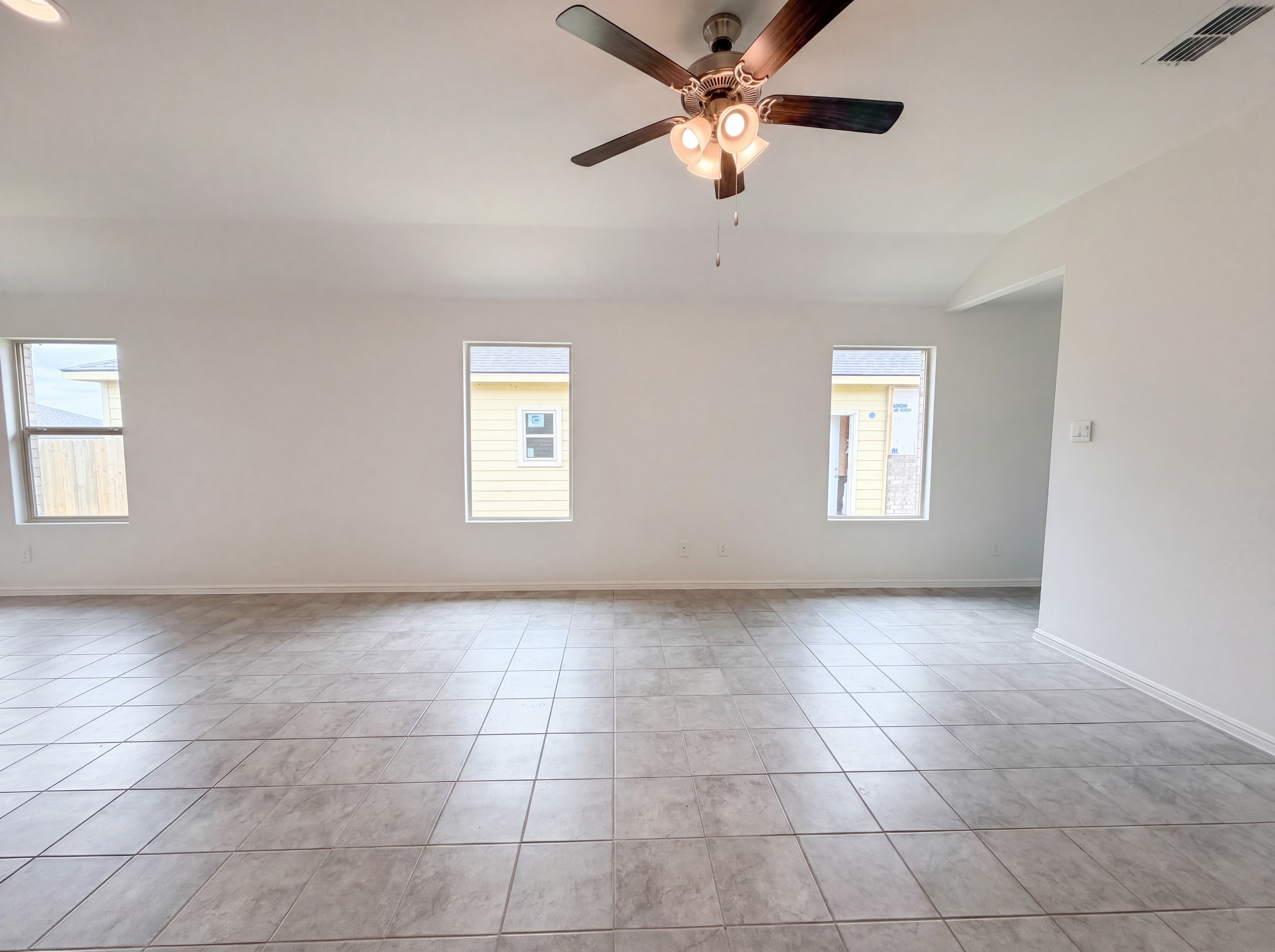 Photo 8 of 16 of 13592 Gunsmoke Ln, Cresson, TX