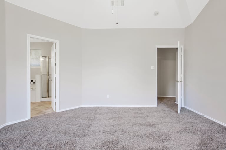 Photo 11 of 24 - 2825 Garden Oaks Pl, Grand Prairie, TX 75052