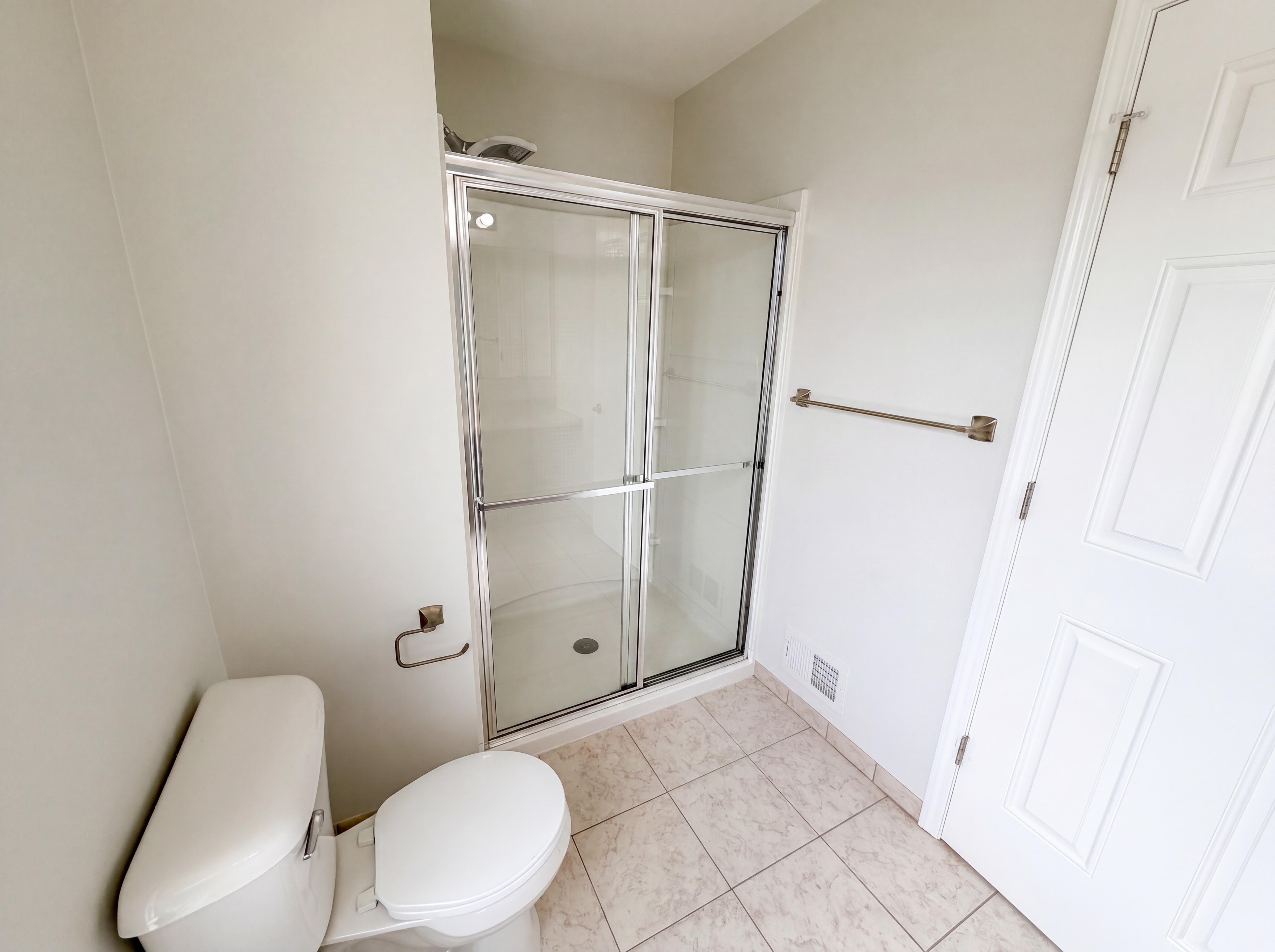Photo 17 of 44 of 42824 Greystone Dr, Sterling Heights, MI