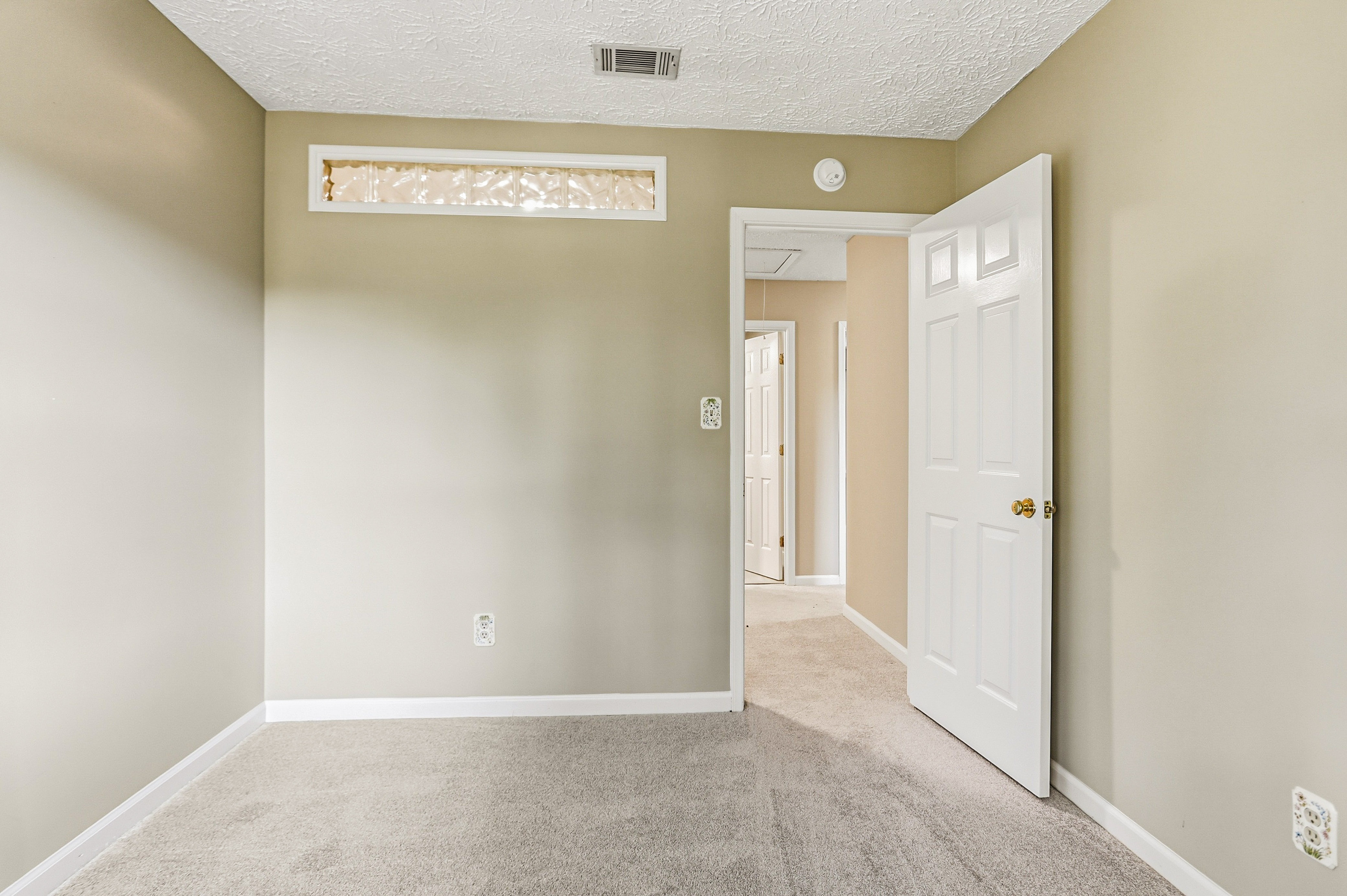 Photo 19 of 56 of 2696 S Arbor Dr, Marietta, GA